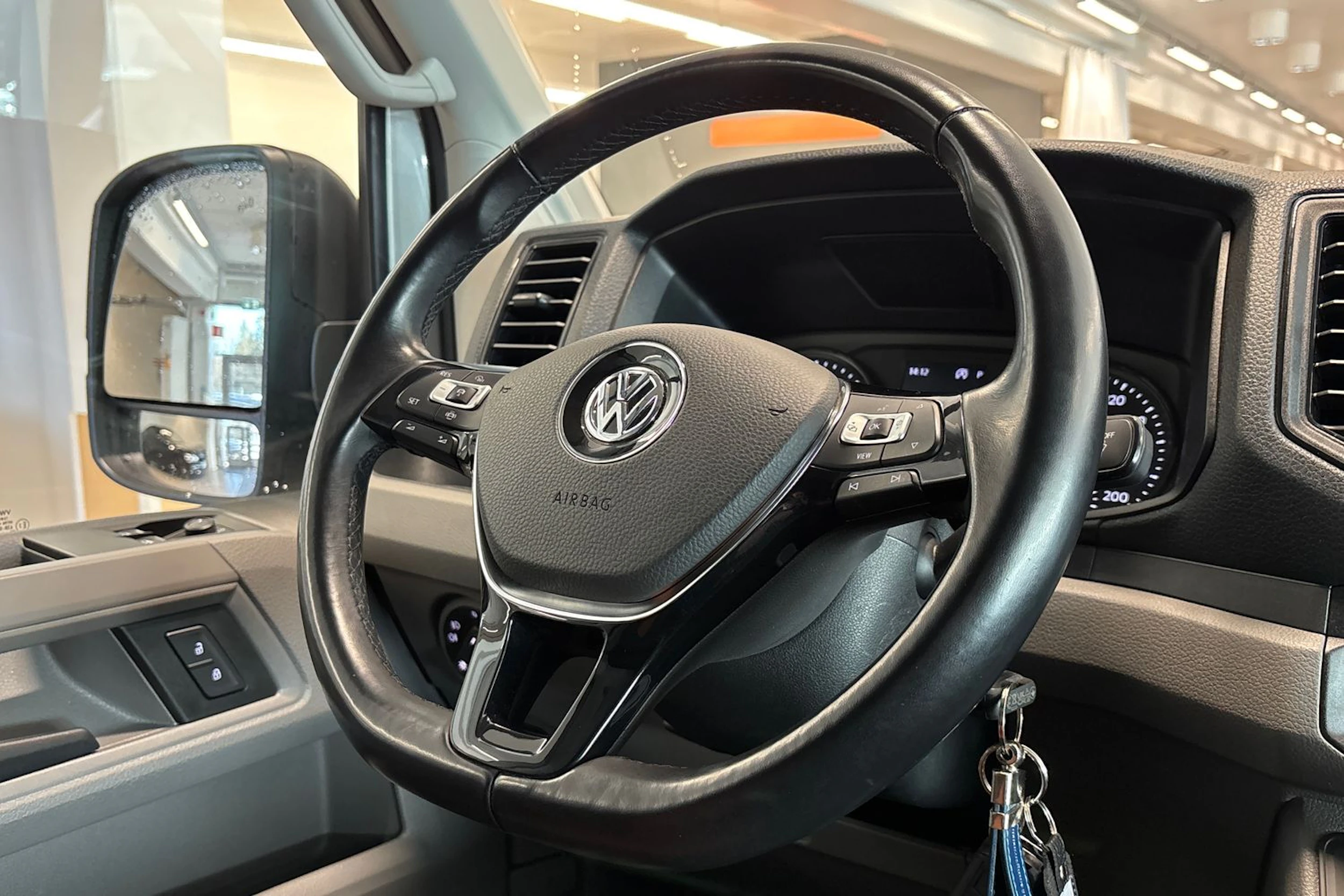 met. harmaa Volkswagen Crafter 2024 kuva 18.