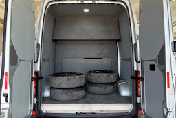 met. harmaa Volkswagen Crafter 2024 kuva 26.