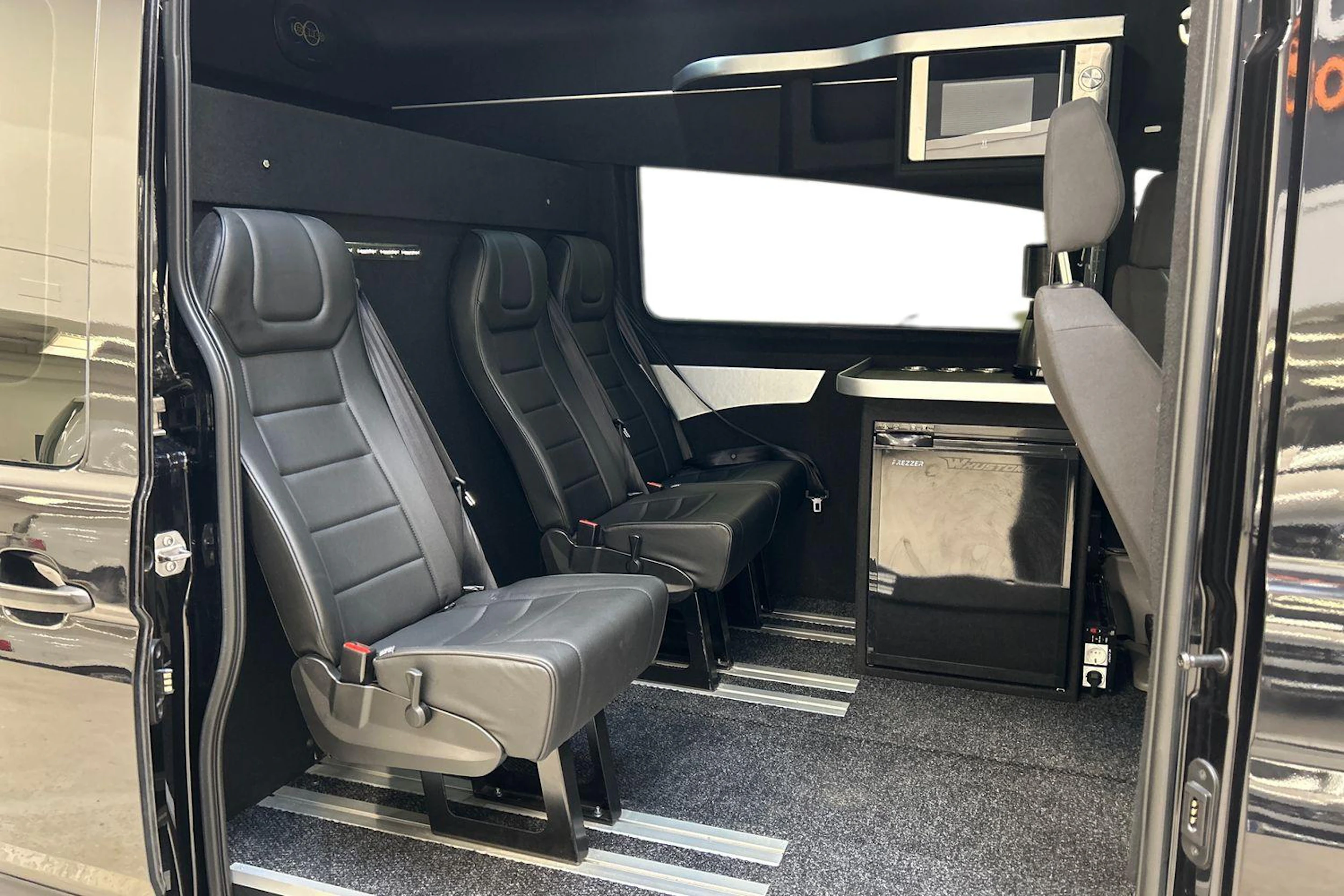 musta Volkswagen Crafter 2024 kuva 11.