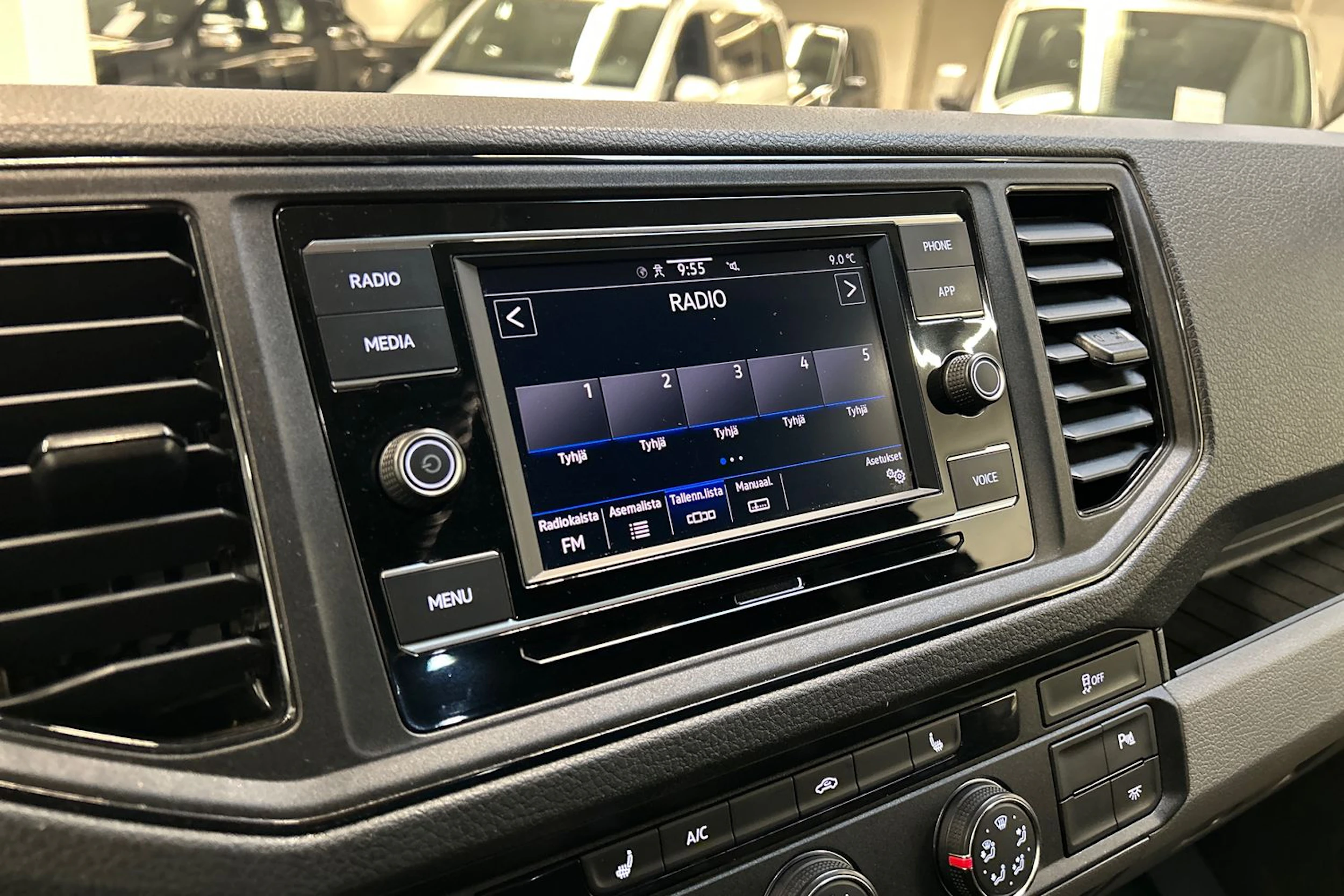 musta Volkswagen Crafter 2024 kuva 17.