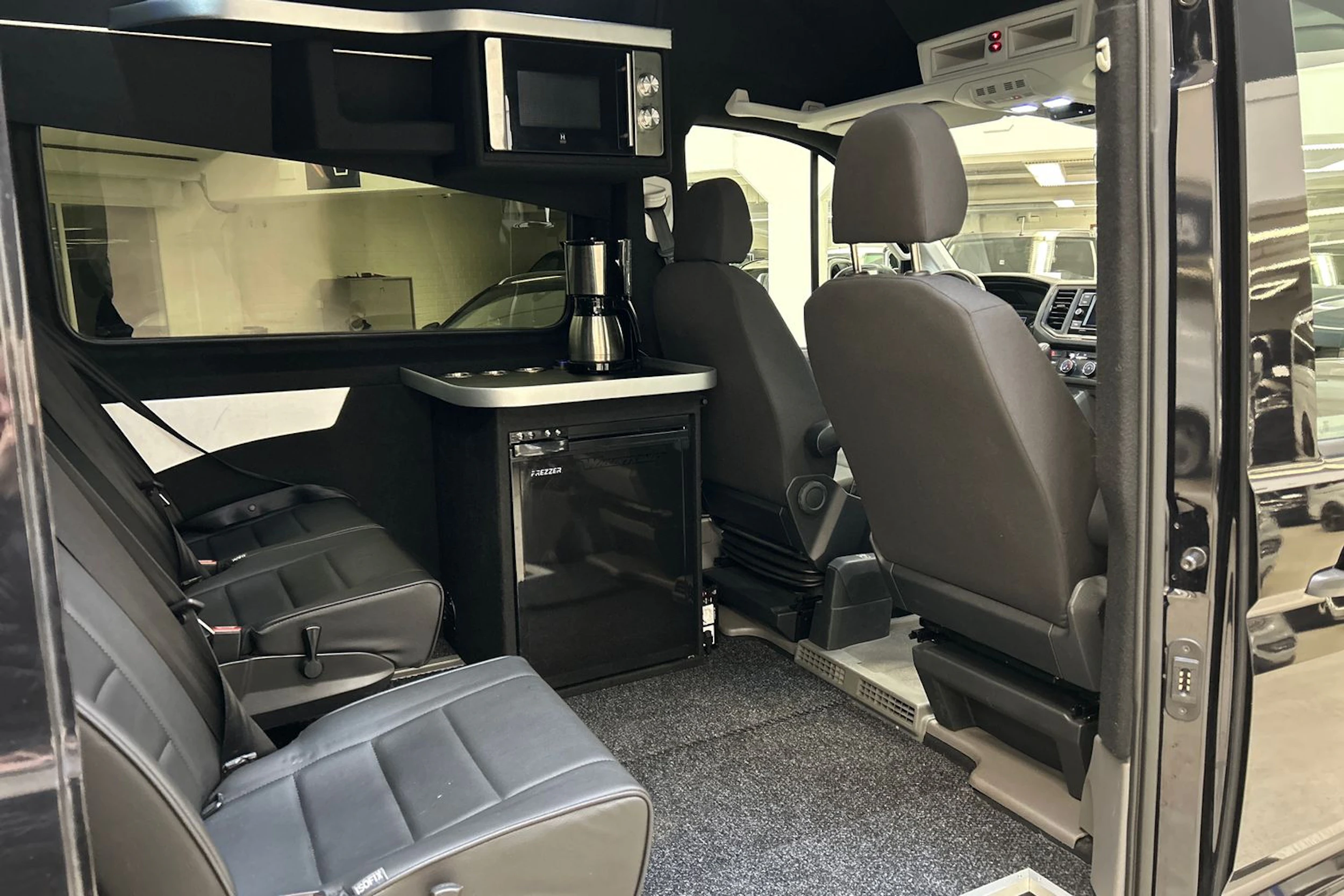musta Volkswagen Crafter 2024 kuva 27.