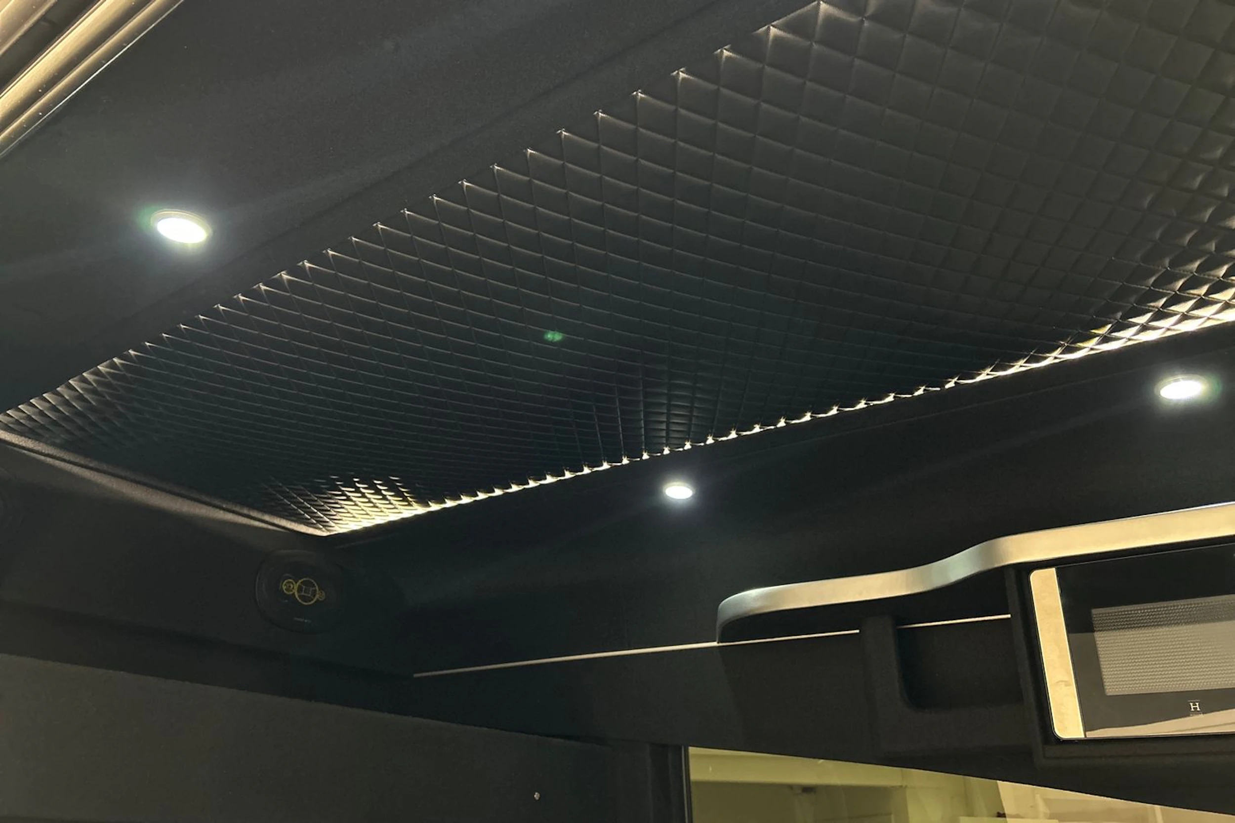 musta Volkswagen Crafter 2024 kuva 28.