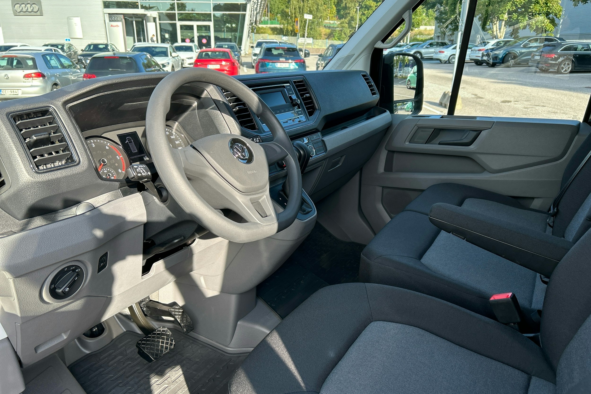 musta Volkswagen Crafter 2024 kuva 6.