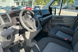 musta Volkswagen Crafter 2024 kuva 6.