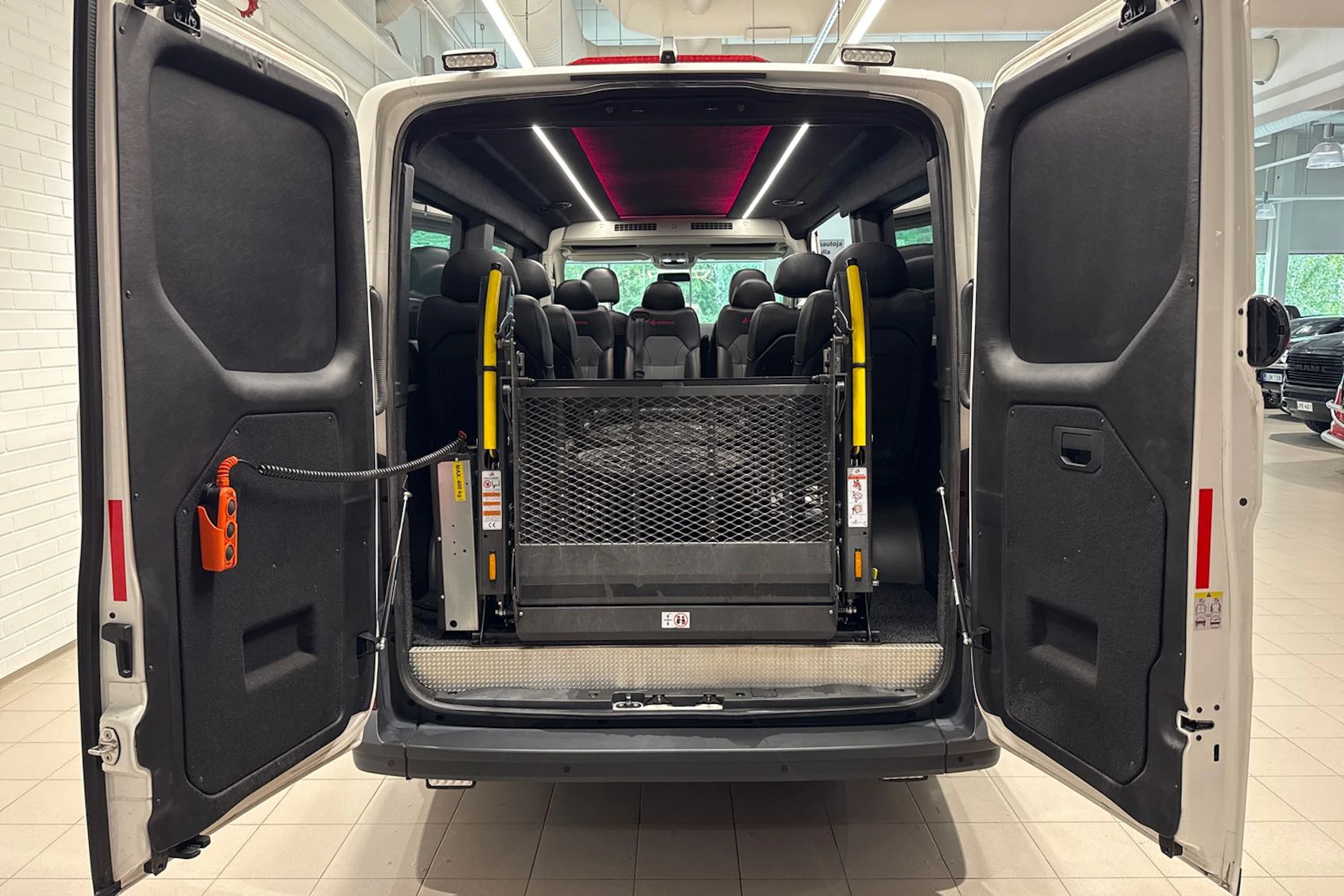 valkoinen Volkswagen Crafter 2024 kuva 16.