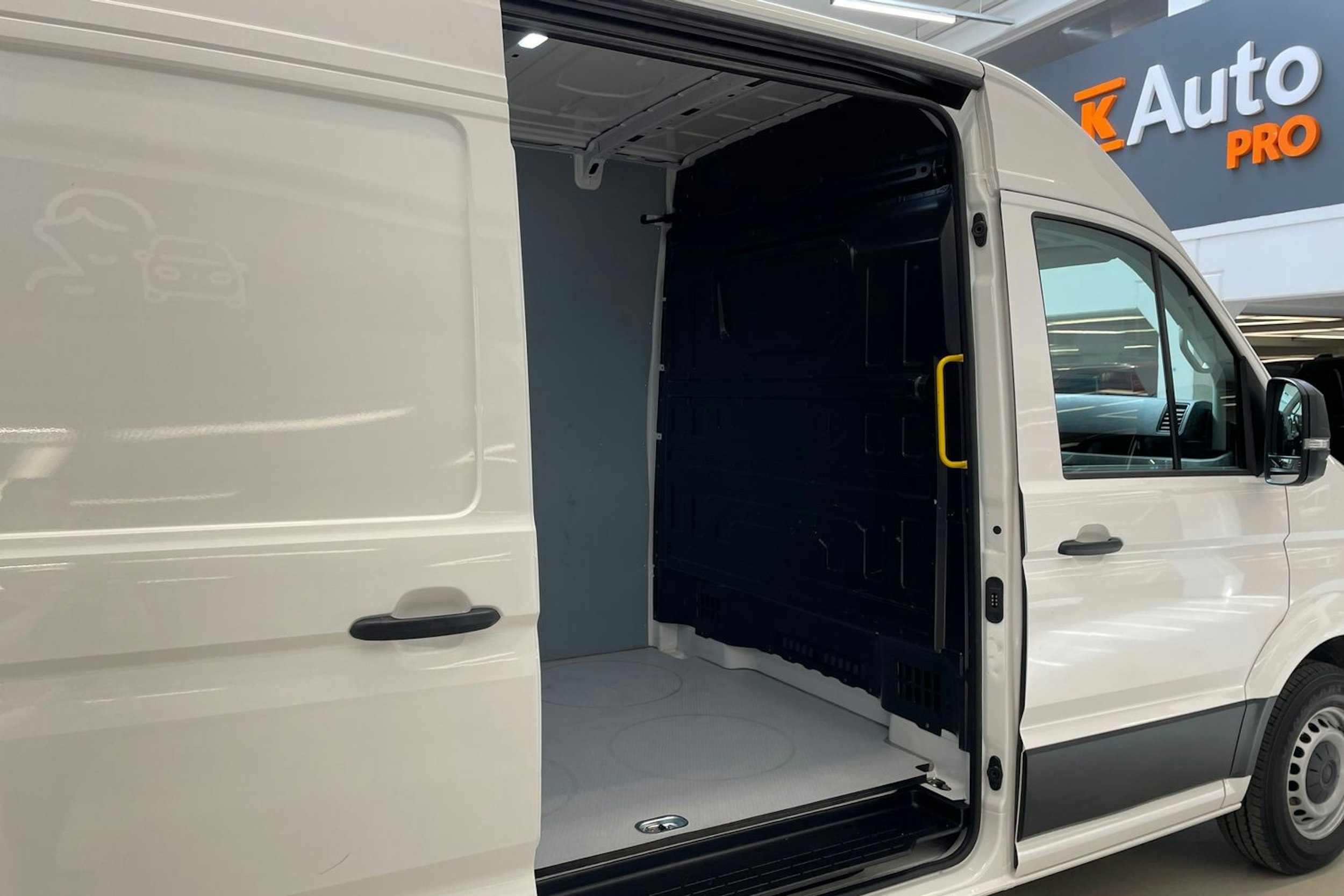 valkoinen Volkswagen Crafter 2024 kuva 14.