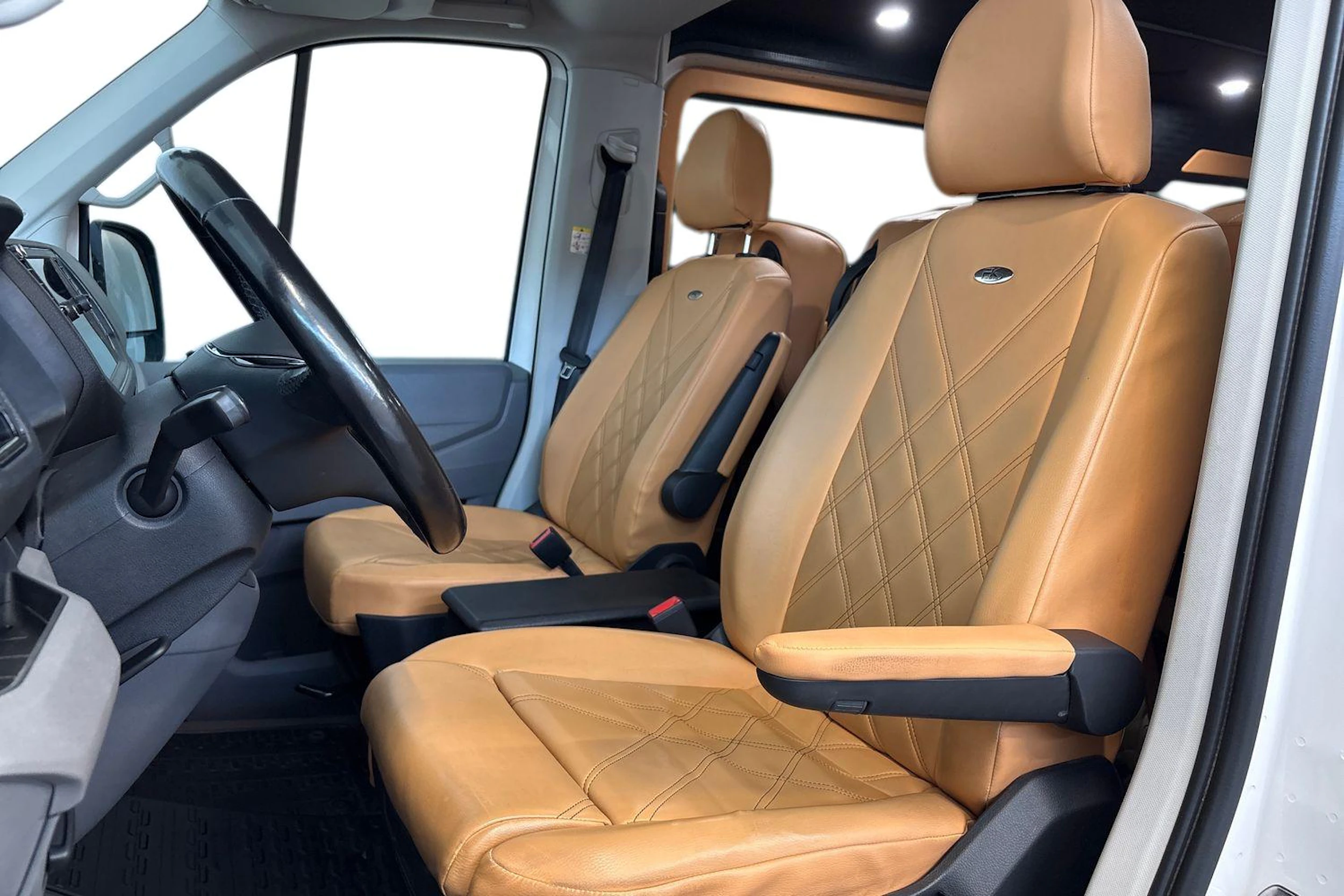 Valkoinen Volkswagen CRAFTER 2024 kuva 11.