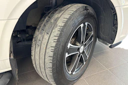 Valkoinen Volkswagen CRAFTER 2024 kuva 12.