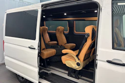 Valkoinen Volkswagen CRAFTER 2024 kuva 15.