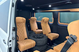 Valkoinen Volkswagen CRAFTER 2024 kuva 16.