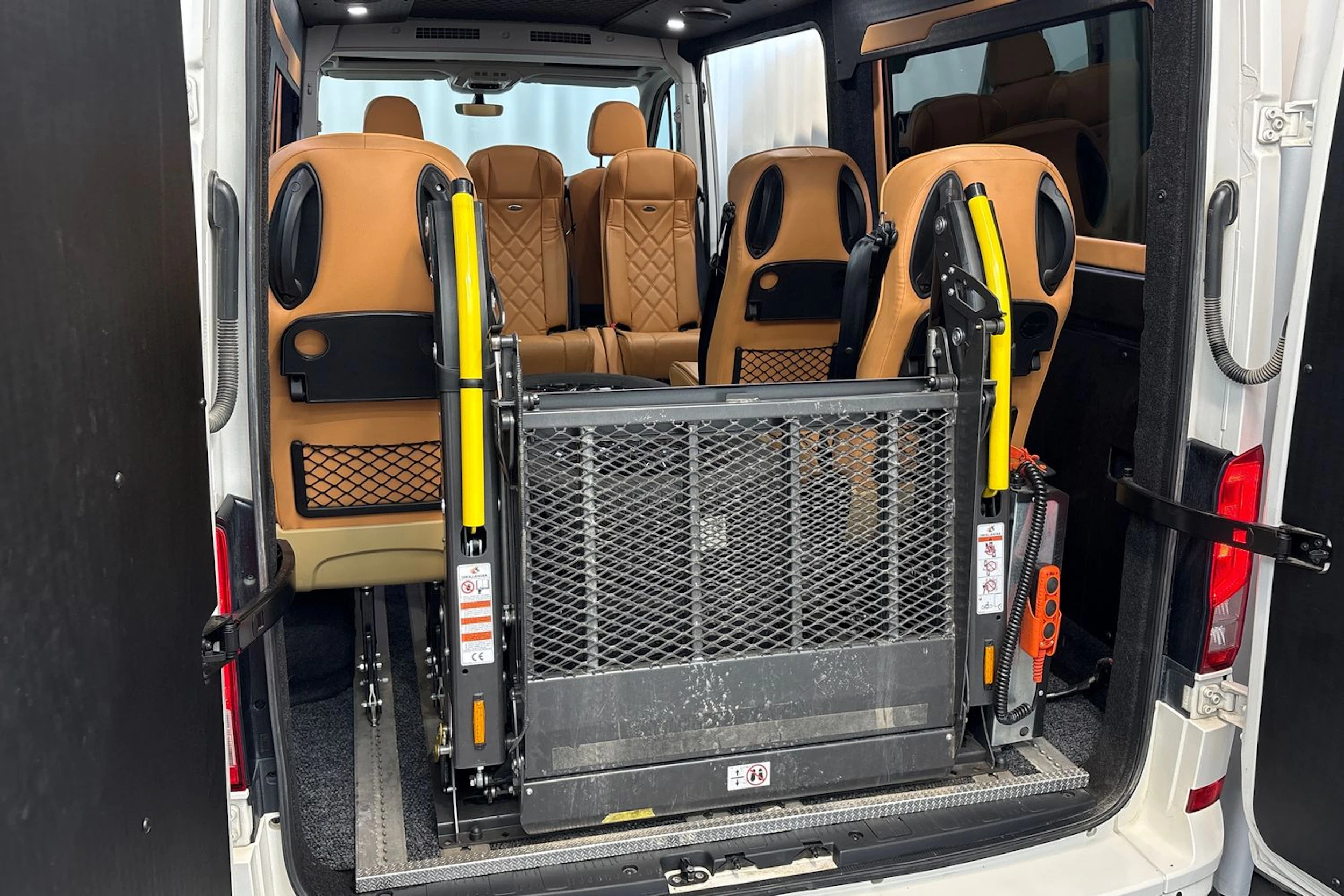 Valkoinen Volkswagen CRAFTER 2024 kuva 17.