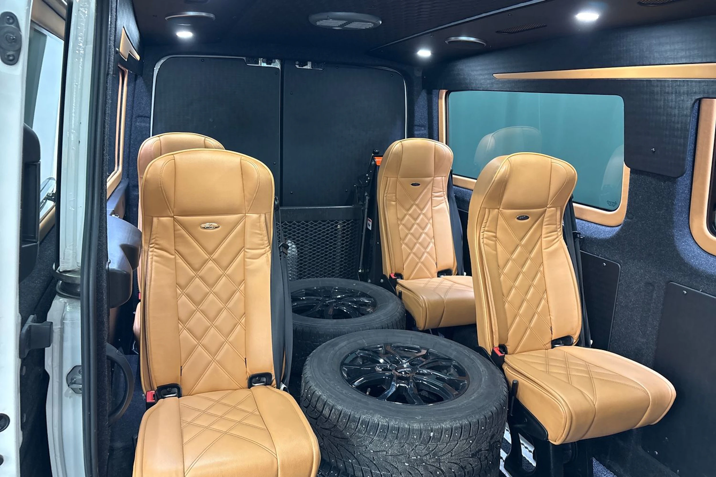 Valkoinen Volkswagen CRAFTER 2024 kuva 20.