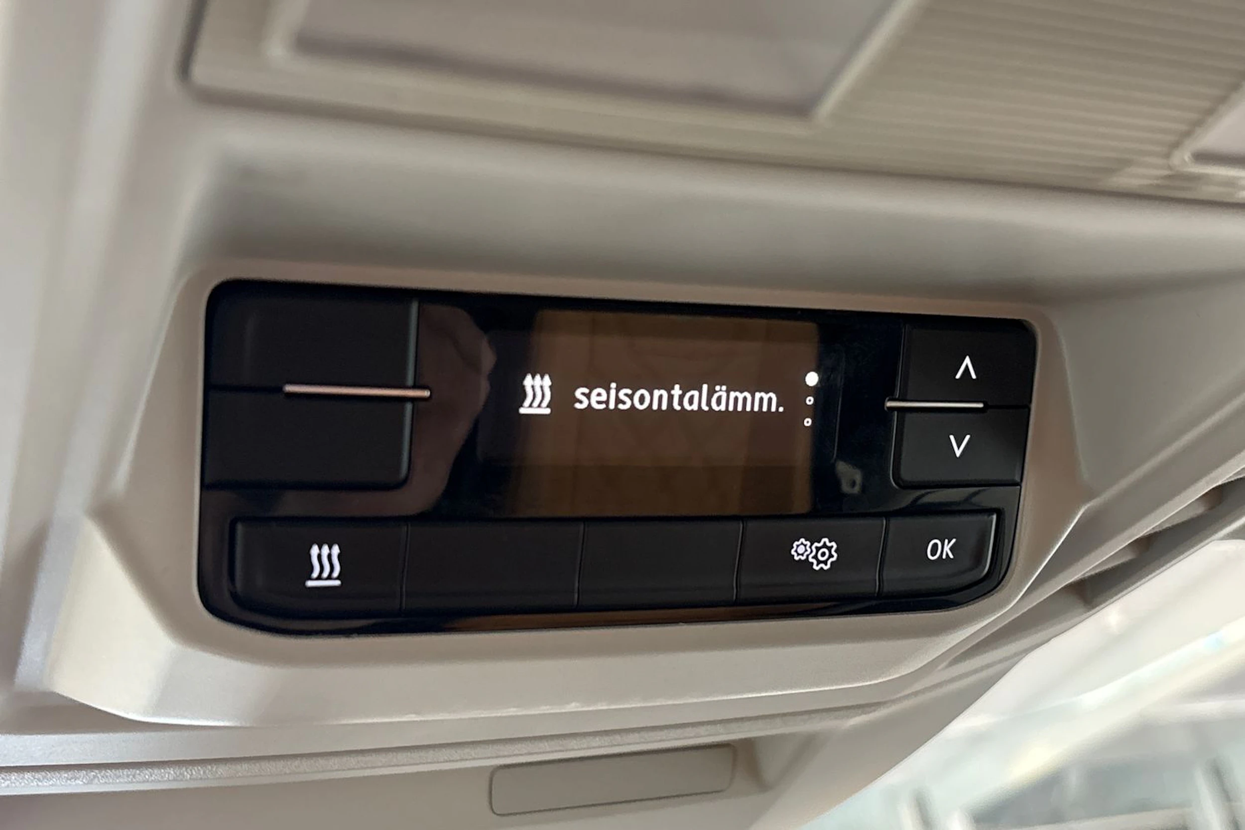 Valkoinen Volkswagen CRAFTER 2024 kuva 31.