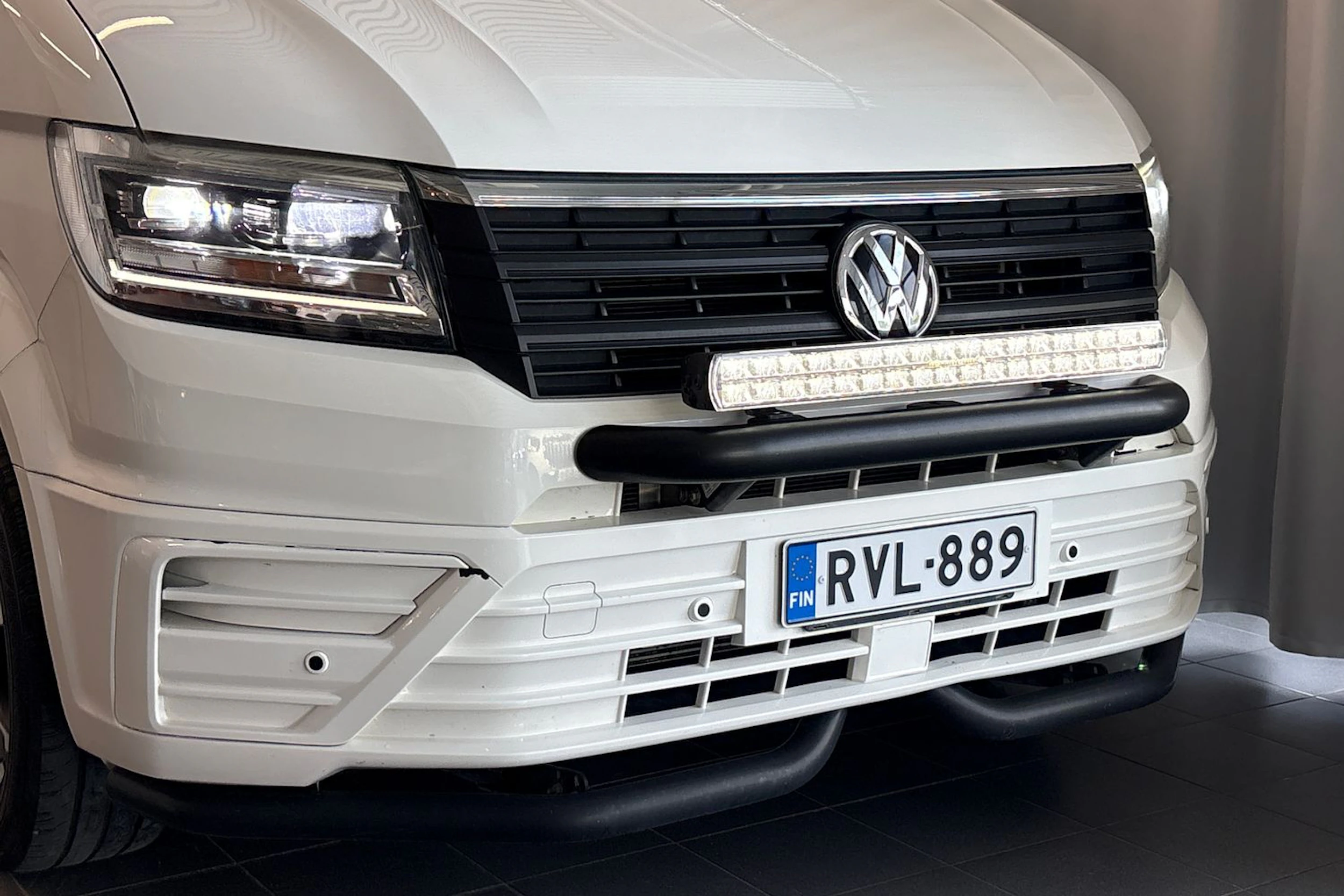 Valkoinen Volkswagen CRAFTER 2024 kuva 36.