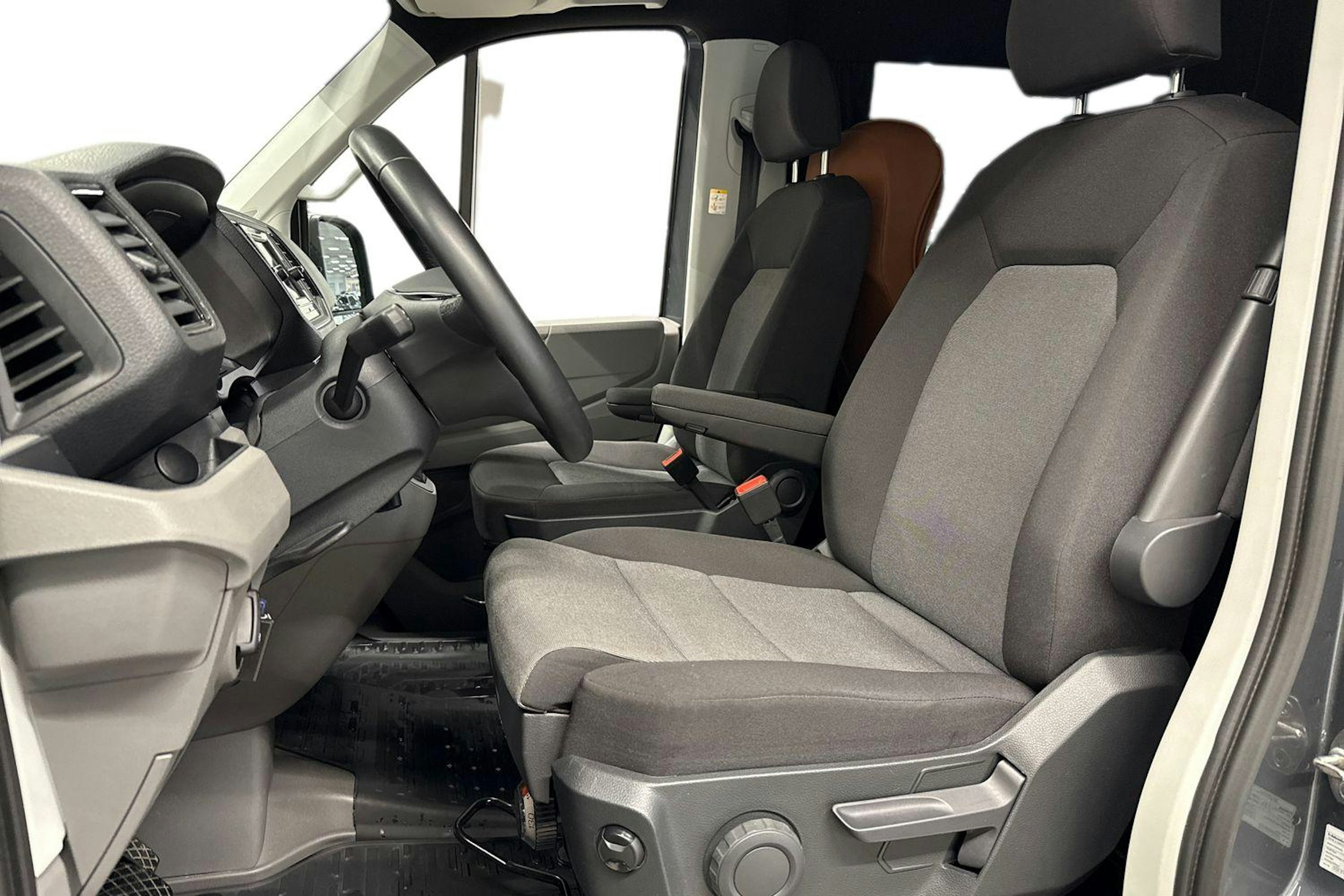 Harmaa Volkswagen CRAFTER 2024 kuva 7.