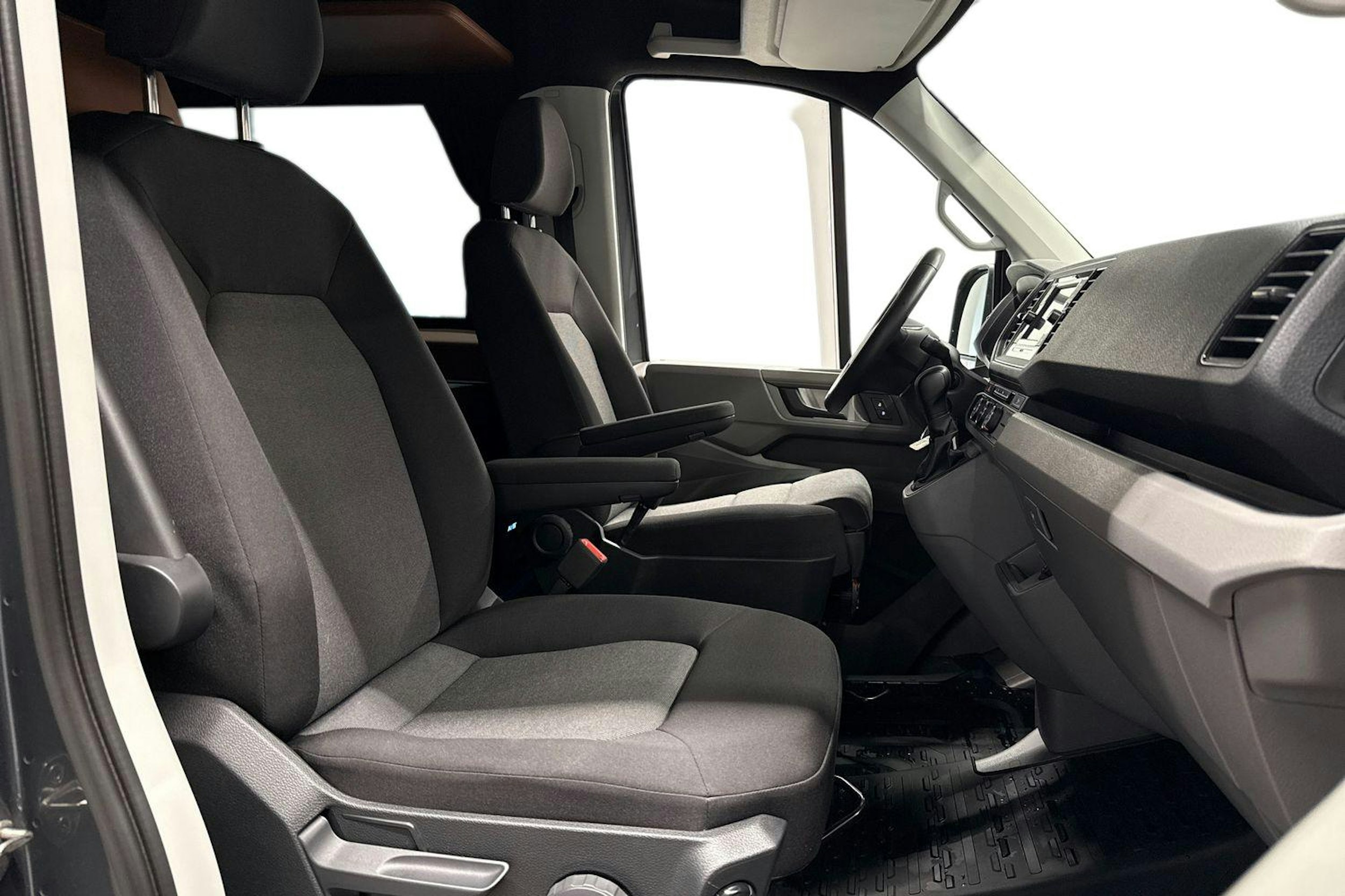 Harmaa Volkswagen CRAFTER 2024 kuva 10.