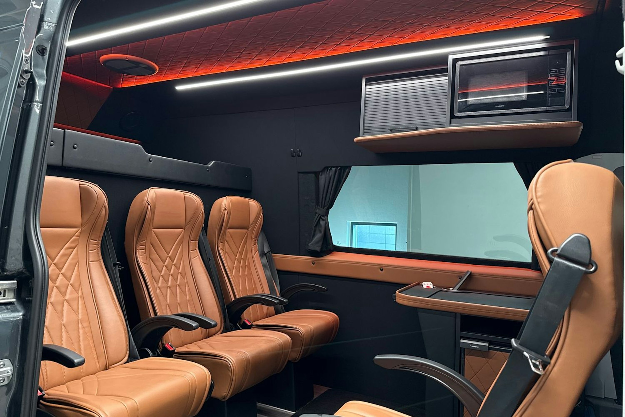 Harmaa Volkswagen CRAFTER 2024 kuva 13.