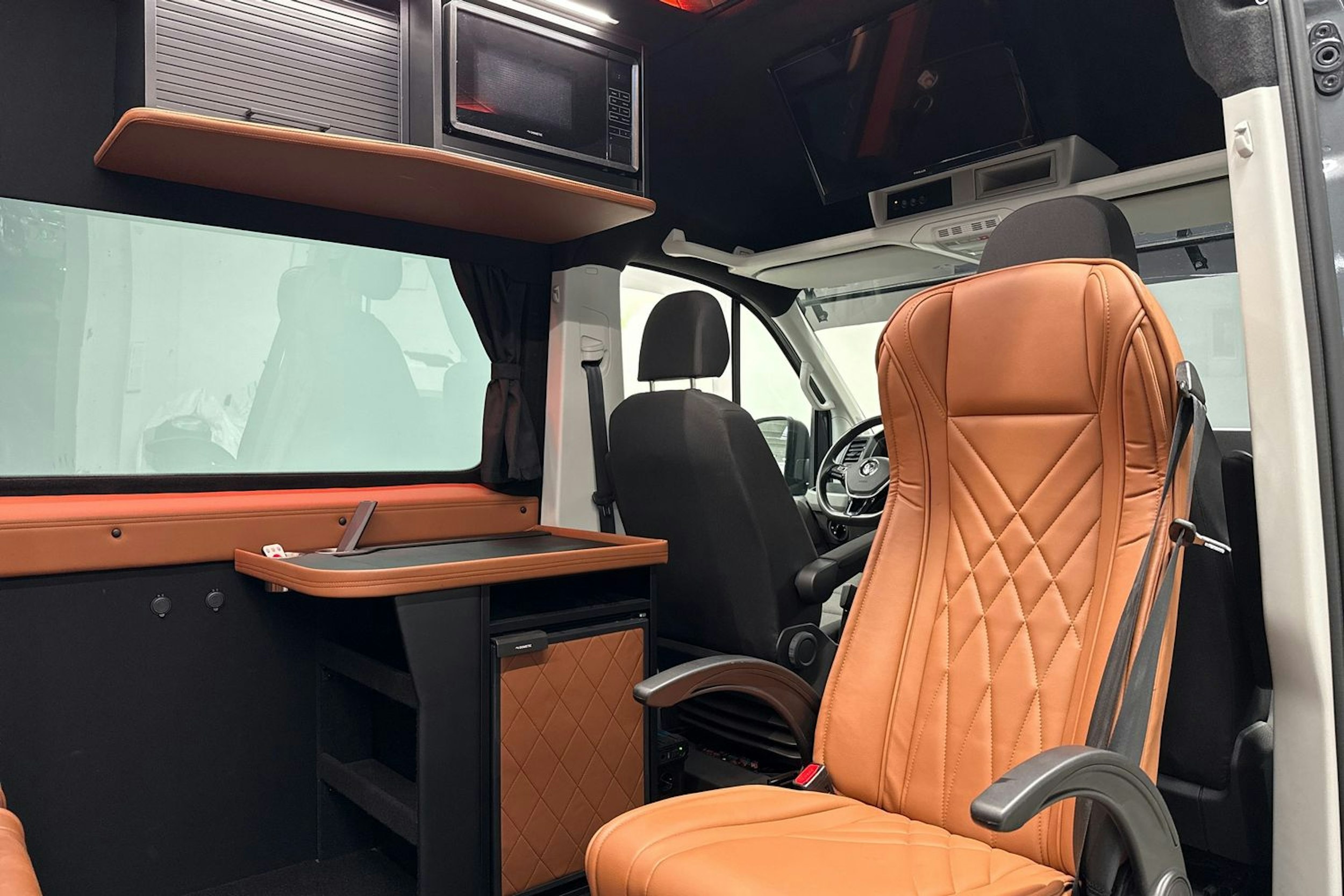 Harmaa Volkswagen CRAFTER 2024 kuva 14.