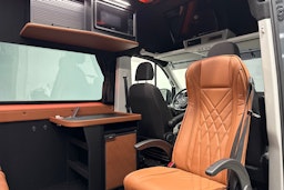 Harmaa Volkswagen CRAFTER 2024 kuva 14.