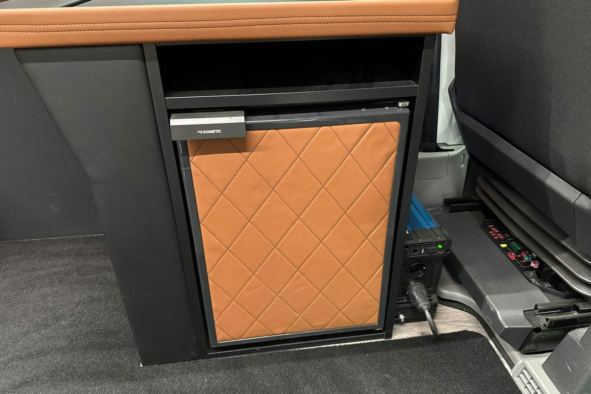 Harmaa Volkswagen CRAFTER 2024 kuva 17.