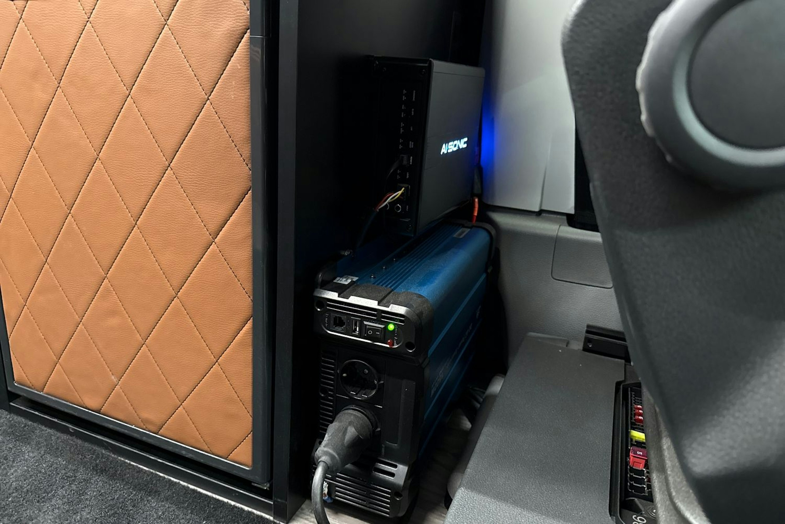 Harmaa Volkswagen CRAFTER 2024 kuva 19.