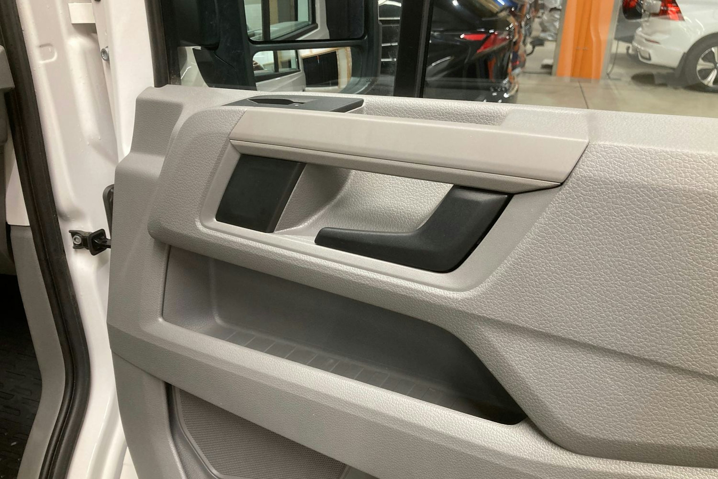 valkoinen Volkswagen Crafter 2024 kuva 24.