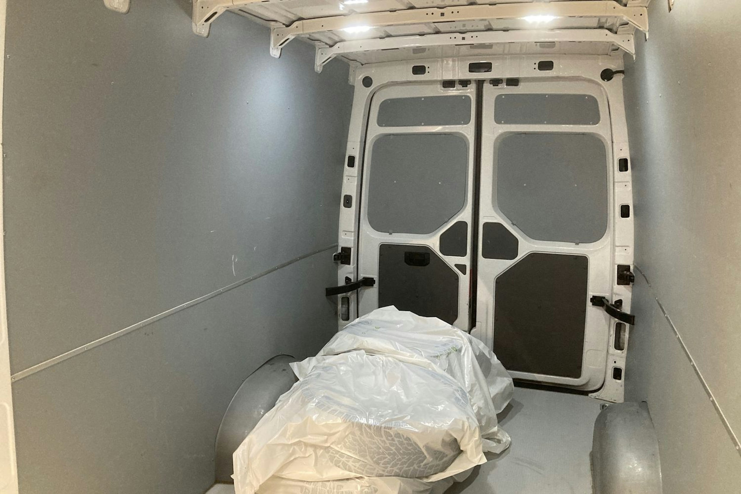 valkoinen Volkswagen Crafter 2024 kuva 27.