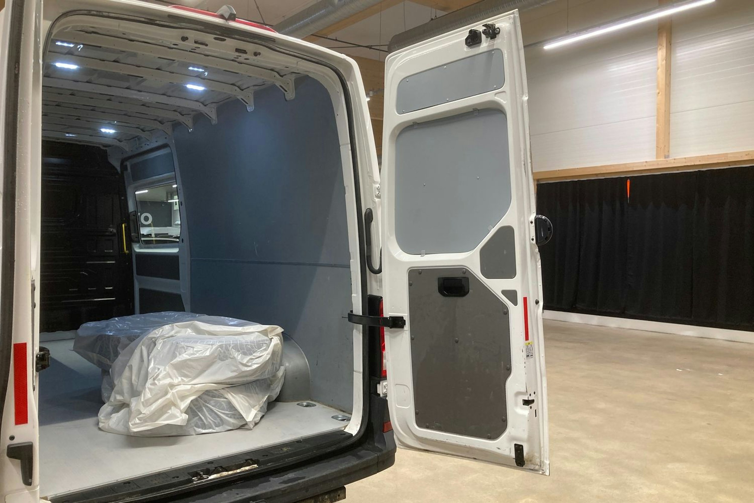 valkoinen Volkswagen Crafter 2024 kuva 28.