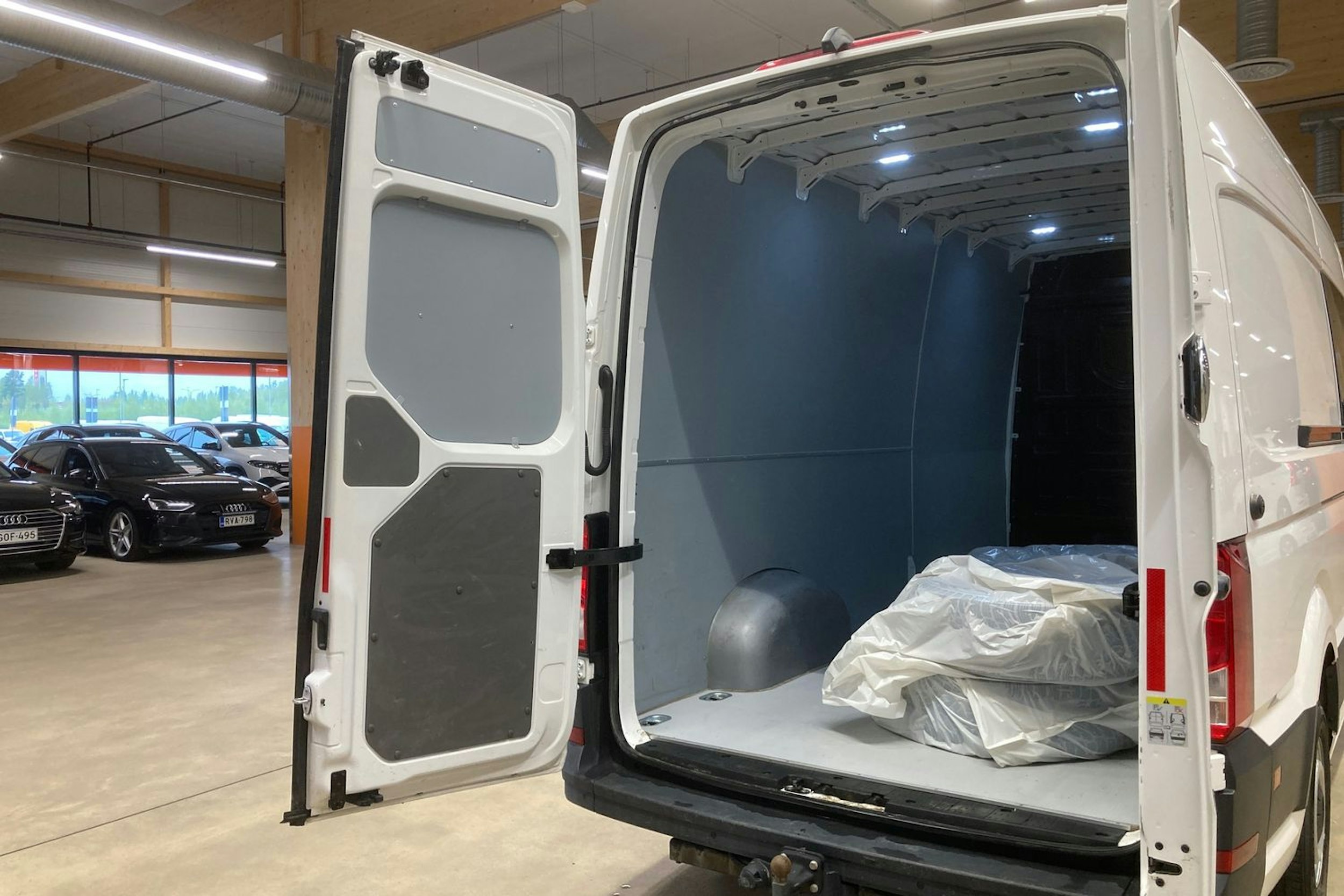valkoinen Volkswagen Crafter 2024 kuva 29.