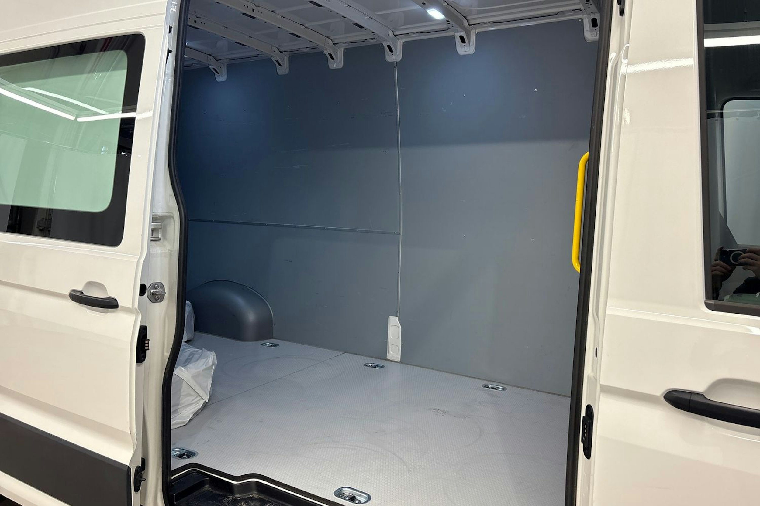 valkoinen Volkswagen Crafter 2024 kuva 10.