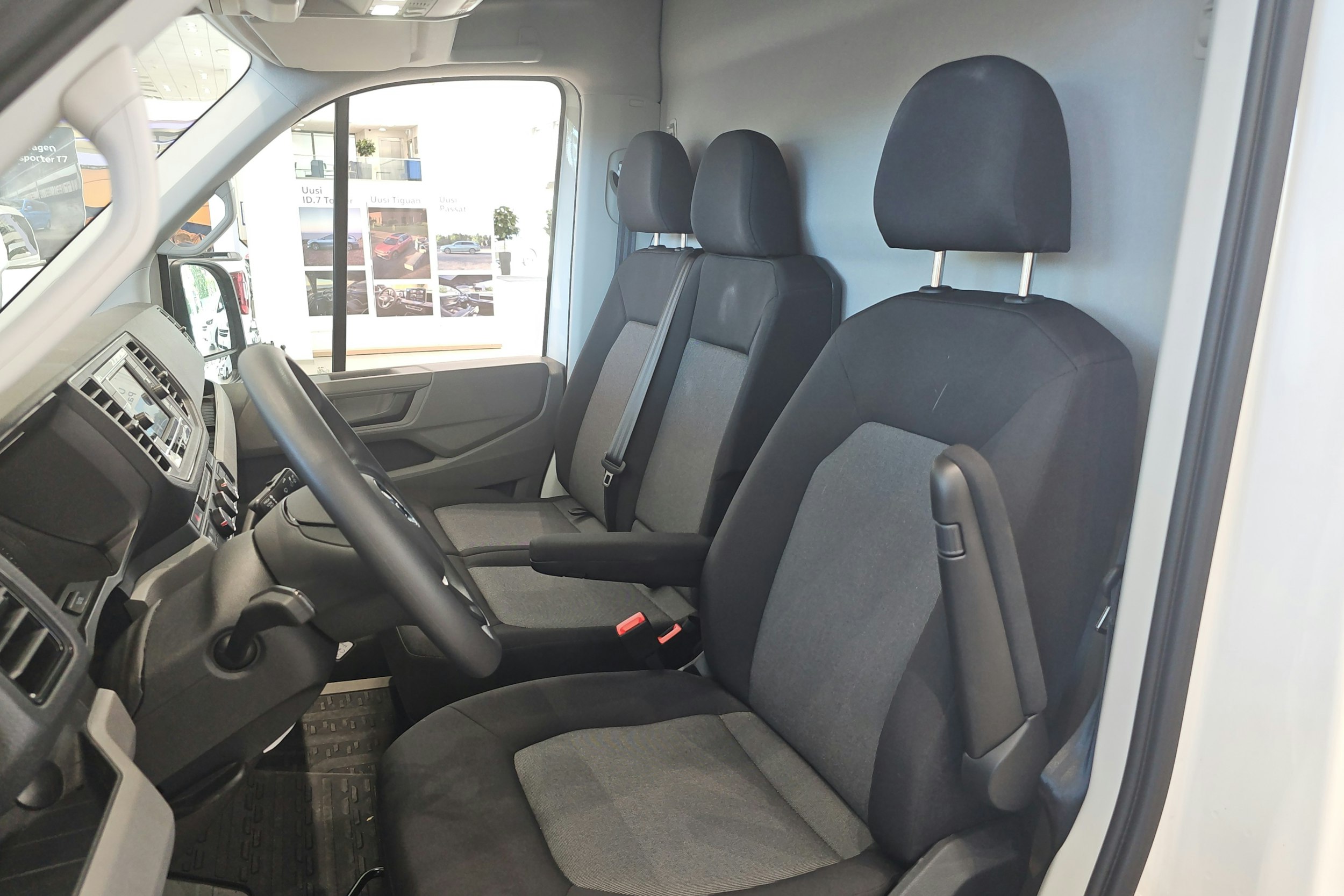 Valkoinen Volkswagen Crafter 2024 kuva 7.