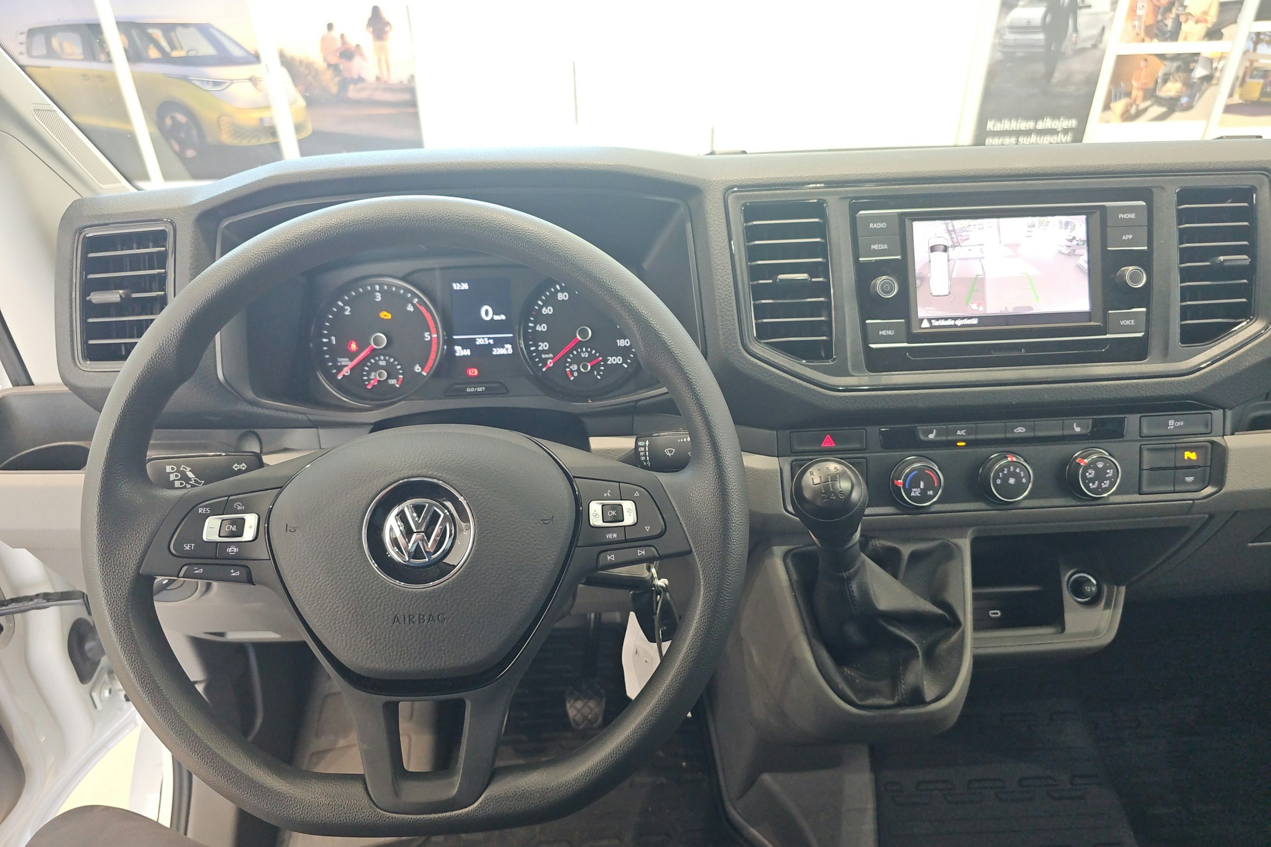 Valkoinen Volkswagen Crafter 2024 kuva 8.