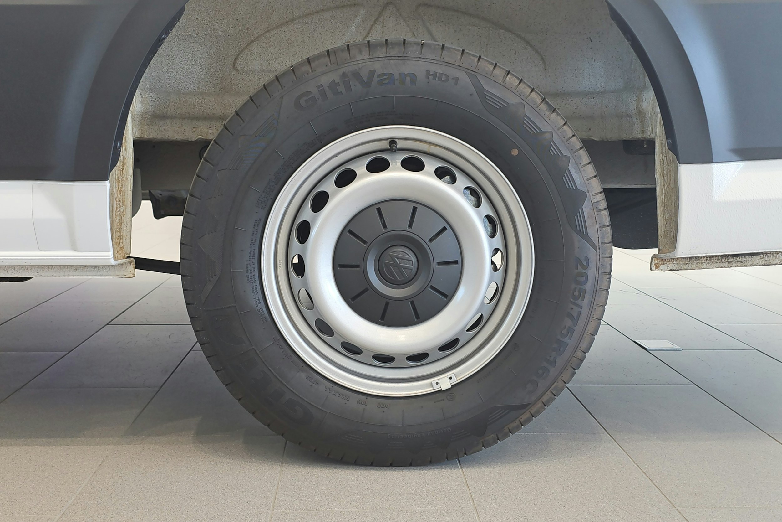 Valkoinen Volkswagen Crafter 2024 kuva 9.