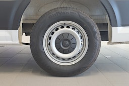 Valkoinen Volkswagen Crafter 2024 kuva 9.