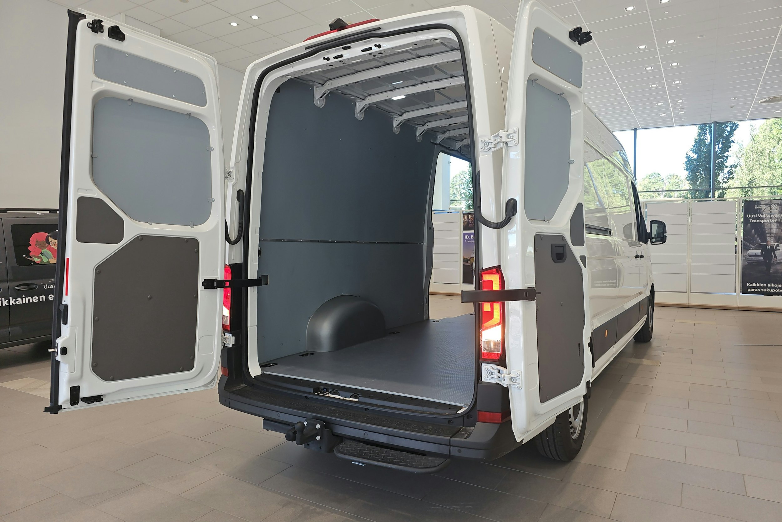 Valkoinen Volkswagen Crafter 2024 kuva 12.