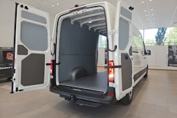 Valkoinen Volkswagen Crafter 2024 kuva 12.