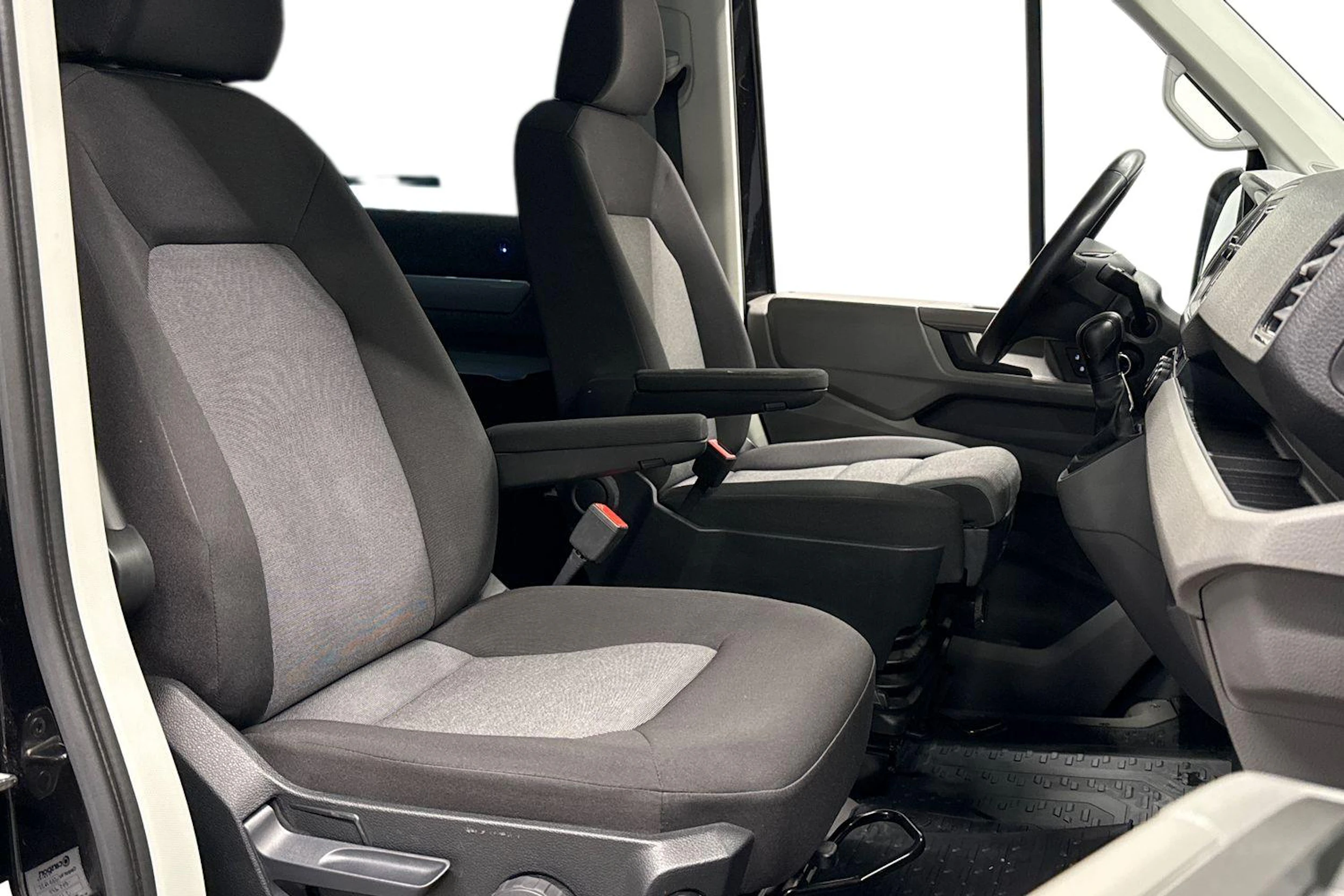 met. musta Volkswagen Crafter 2024 kuva 11.