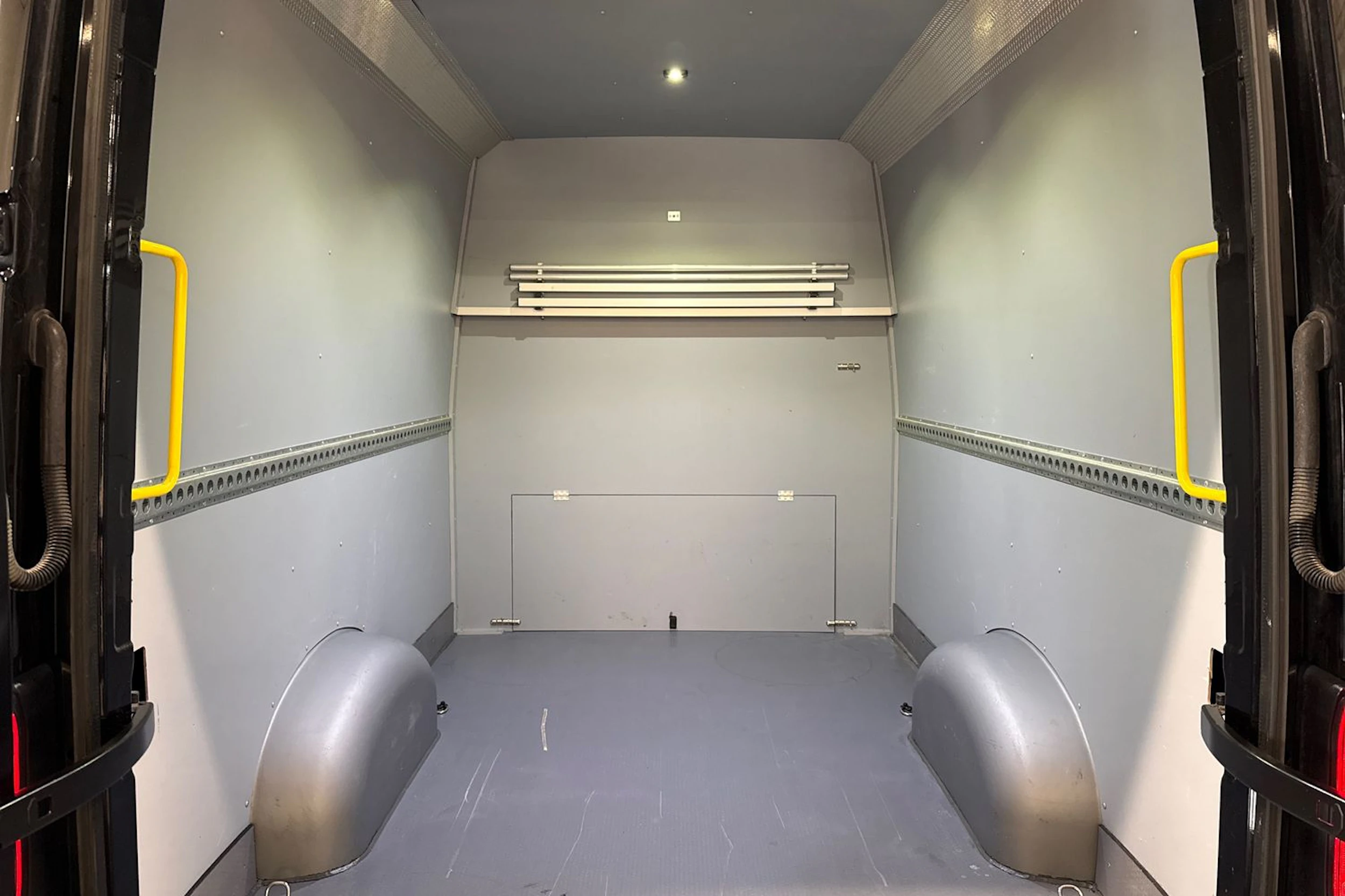 met. musta Volkswagen Crafter 2024 kuva 18.