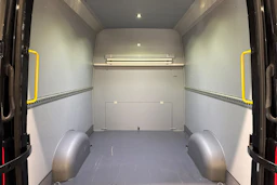 met. musta Volkswagen Crafter 2024 kuva 18.