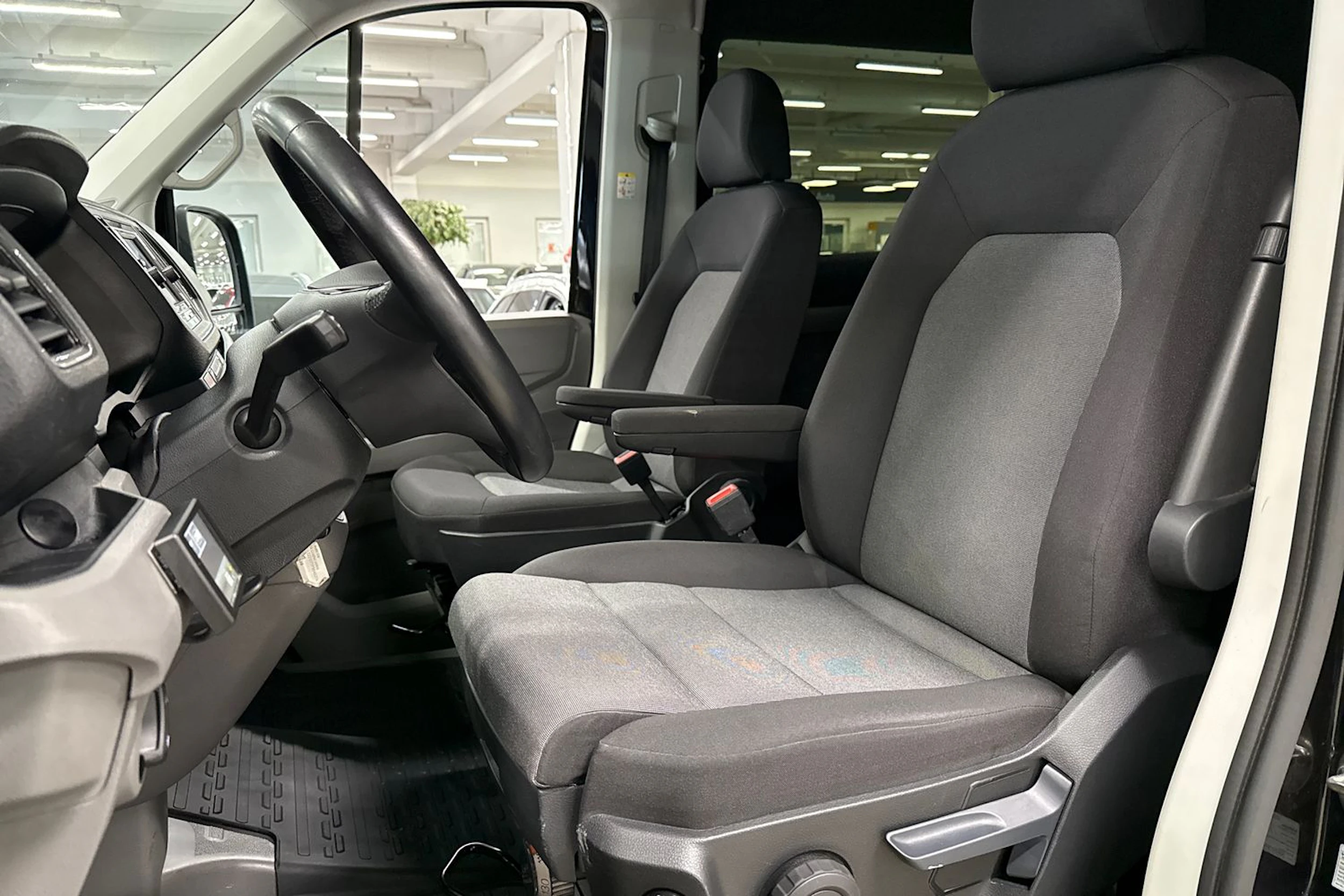 met. musta Volkswagen Crafter 2024 kuva 19.