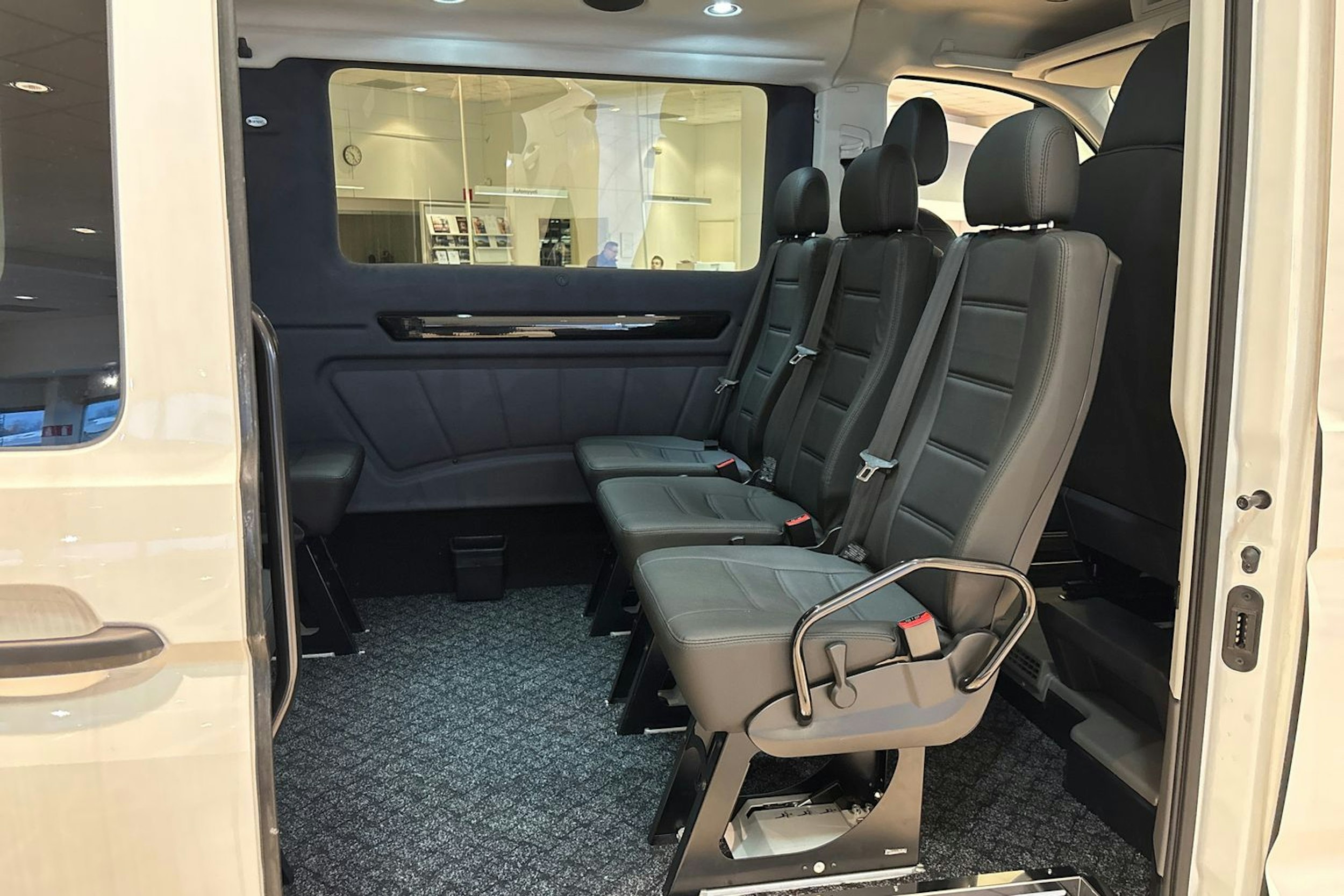 valkoinen Volkswagen Crafter 2026 kuva 14.