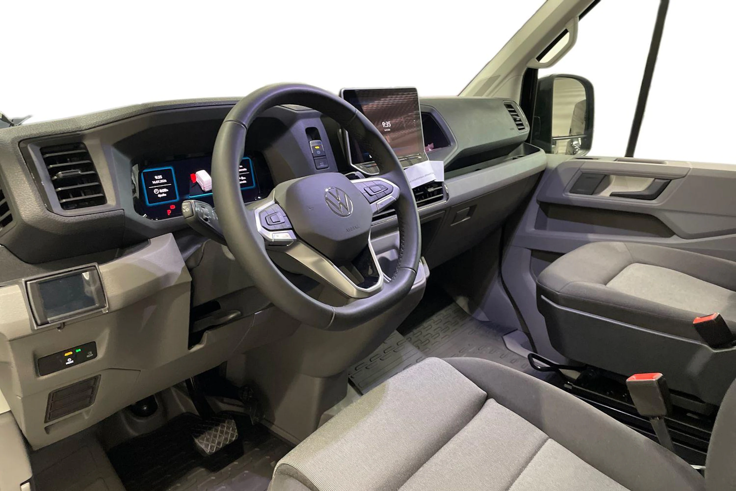 musta Volkswagen Crafter 2025 kuva 8.
