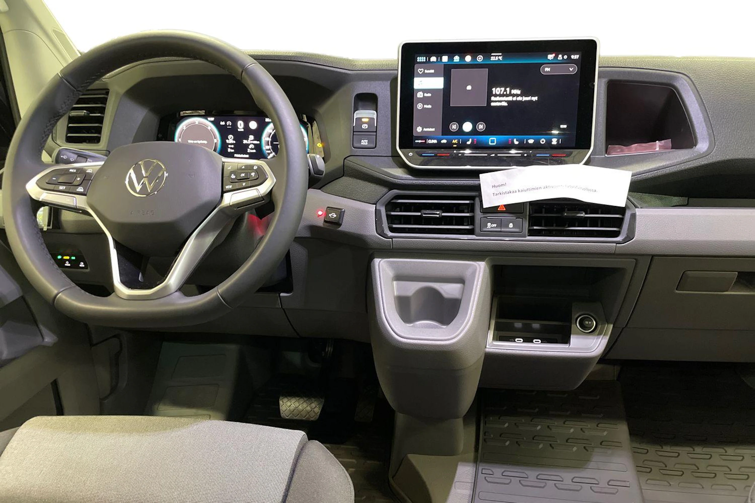 musta Volkswagen Crafter 2025 kuva 9.