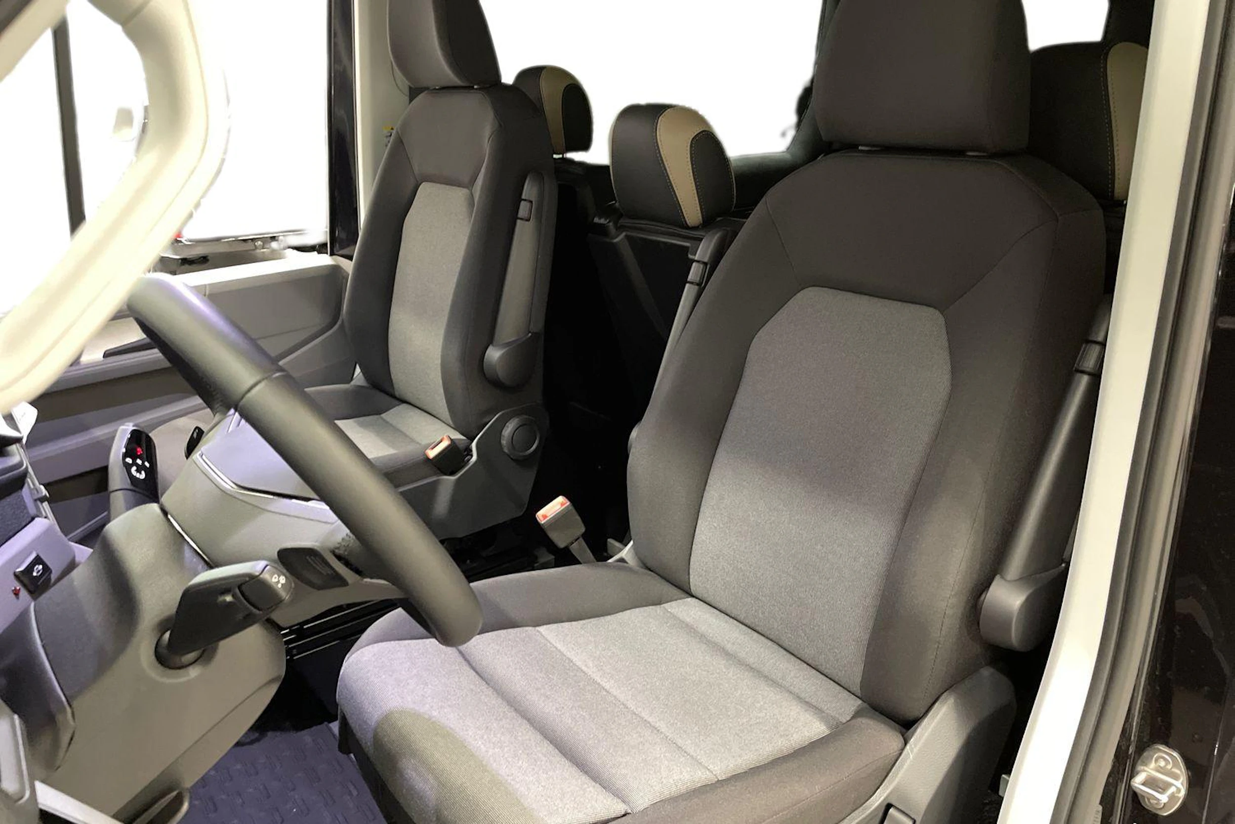 musta Volkswagen Crafter 2025 kuva 11.