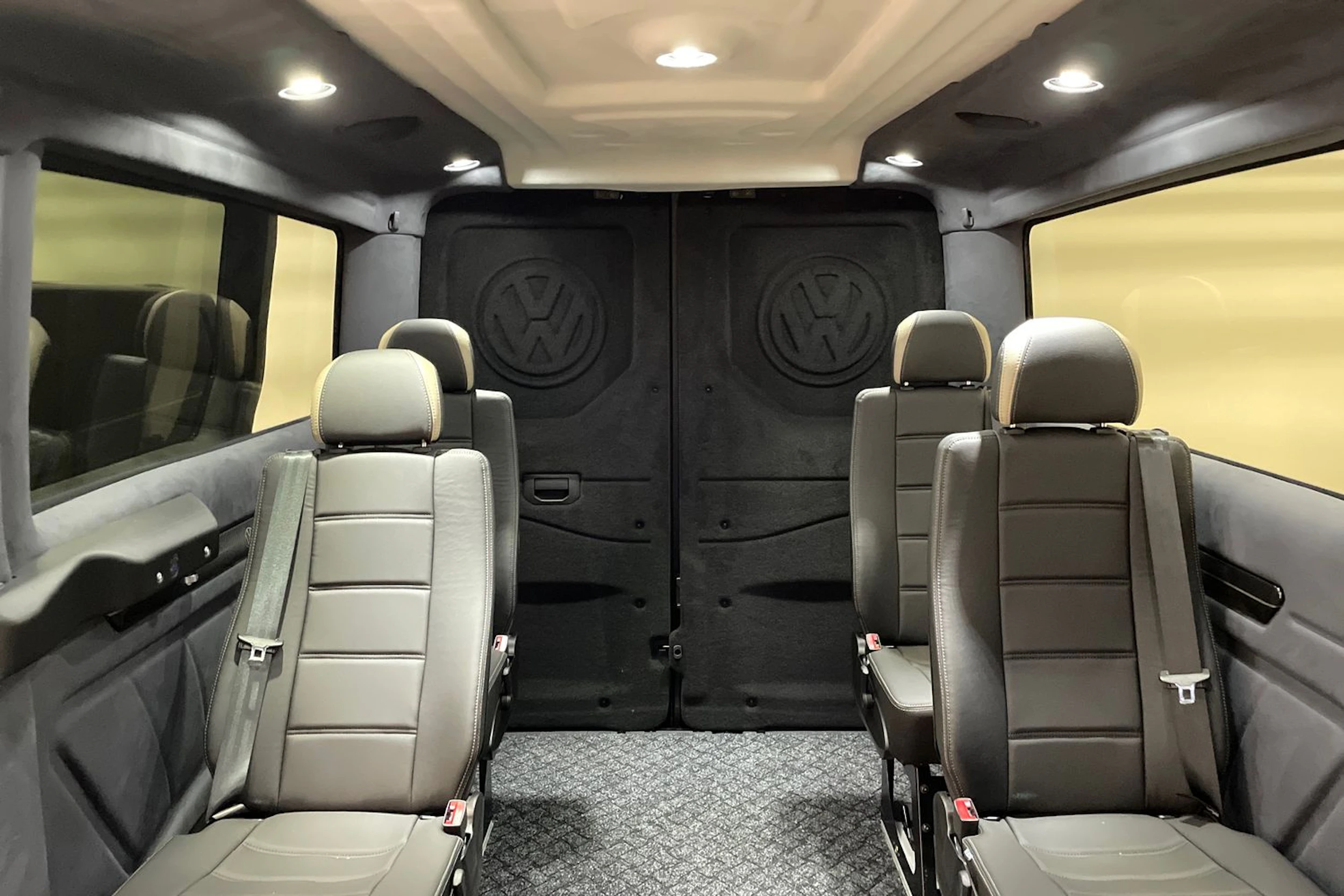 musta Volkswagen Crafter 2025 kuva 14.