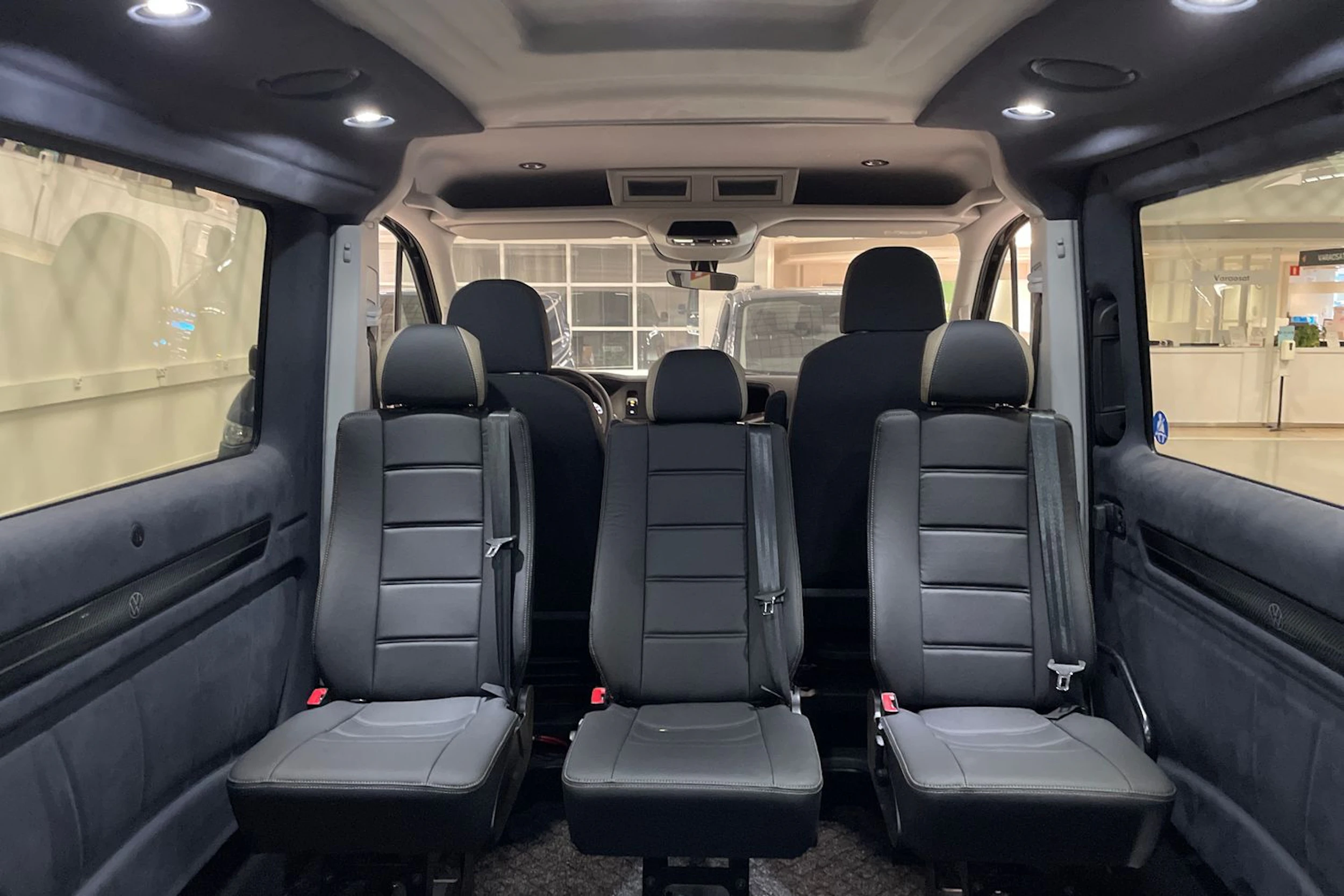 musta Volkswagen Crafter 2025 kuva 15.