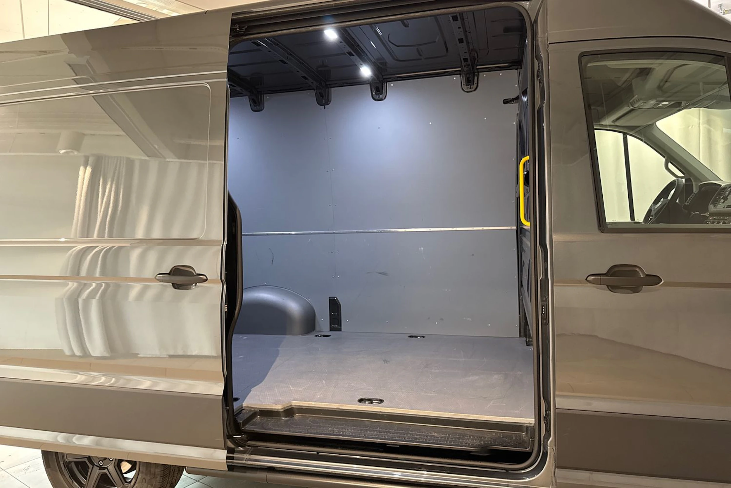 met. harmaa Volkswagen Crafter 2025 kuva 31.