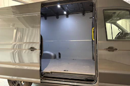 met. harmaa Volkswagen Crafter 2025 kuva 31.