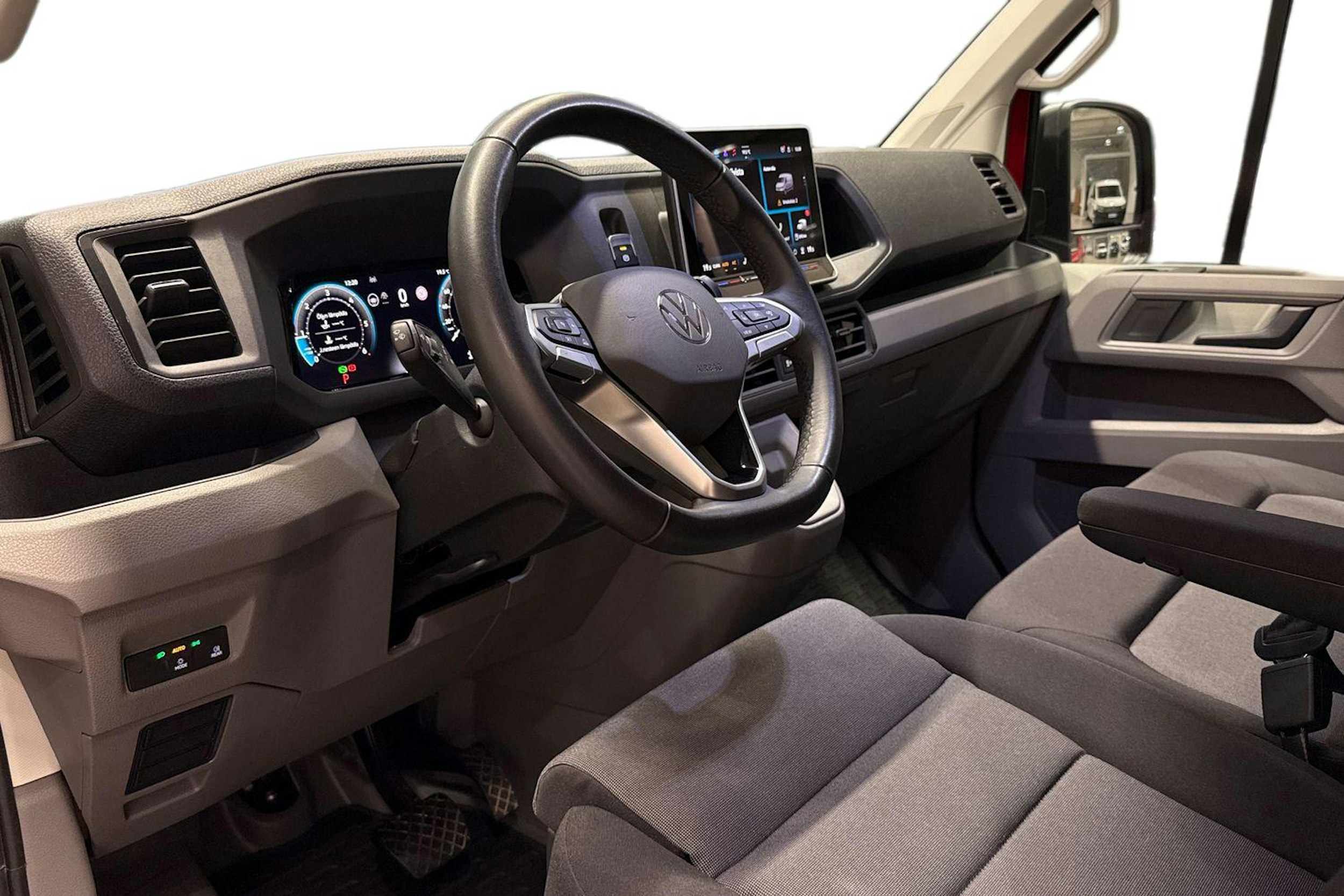 Punainen Volkswagen Crafter 2025 kuva 7.