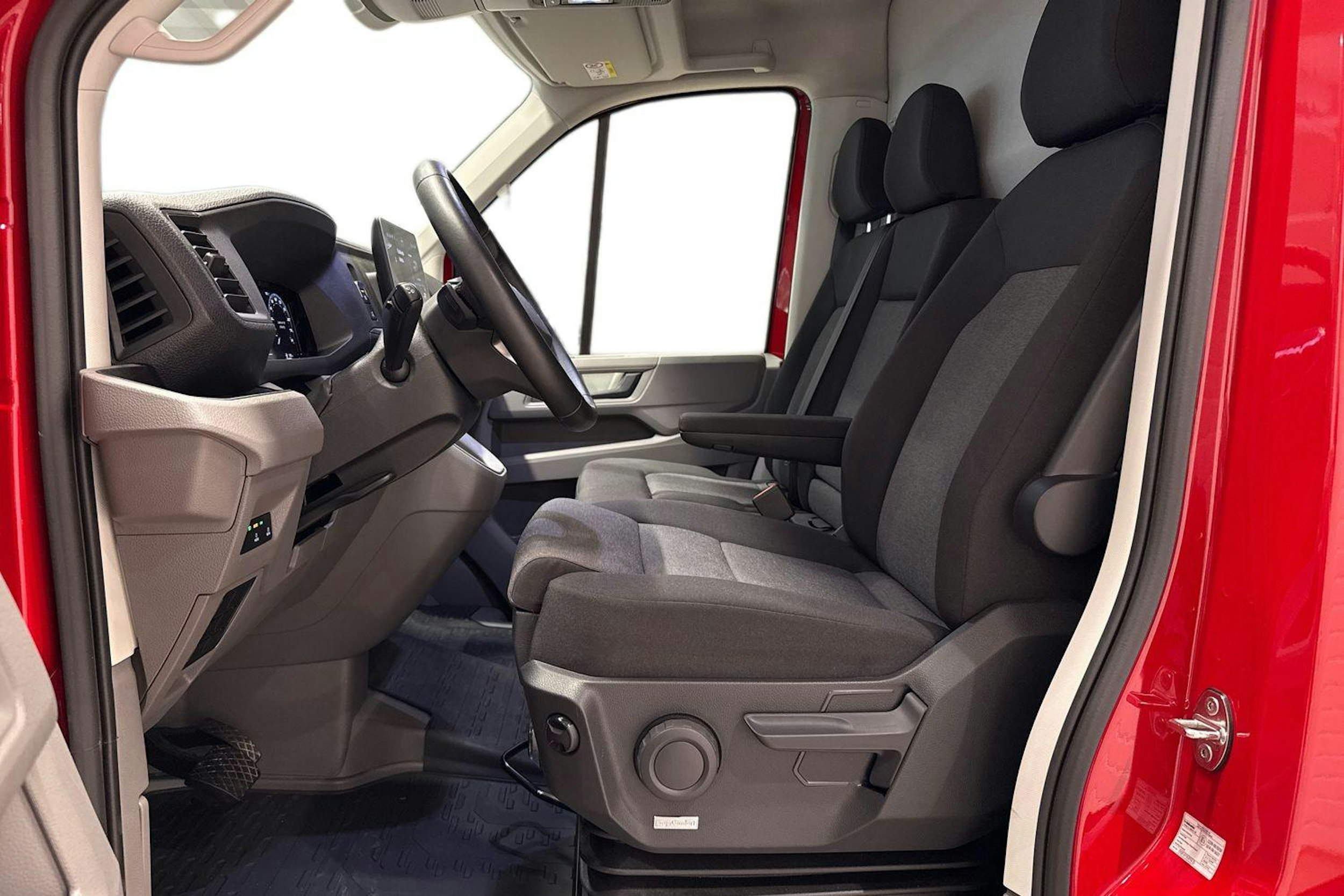 Punainen Volkswagen Crafter 2025 kuva 10.